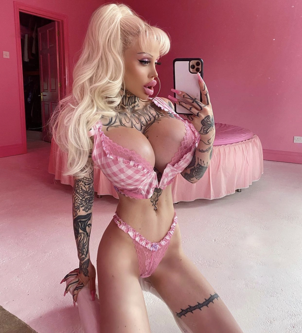 Alicia Amira plastic bimbodoll 🥵 : bimbofetish