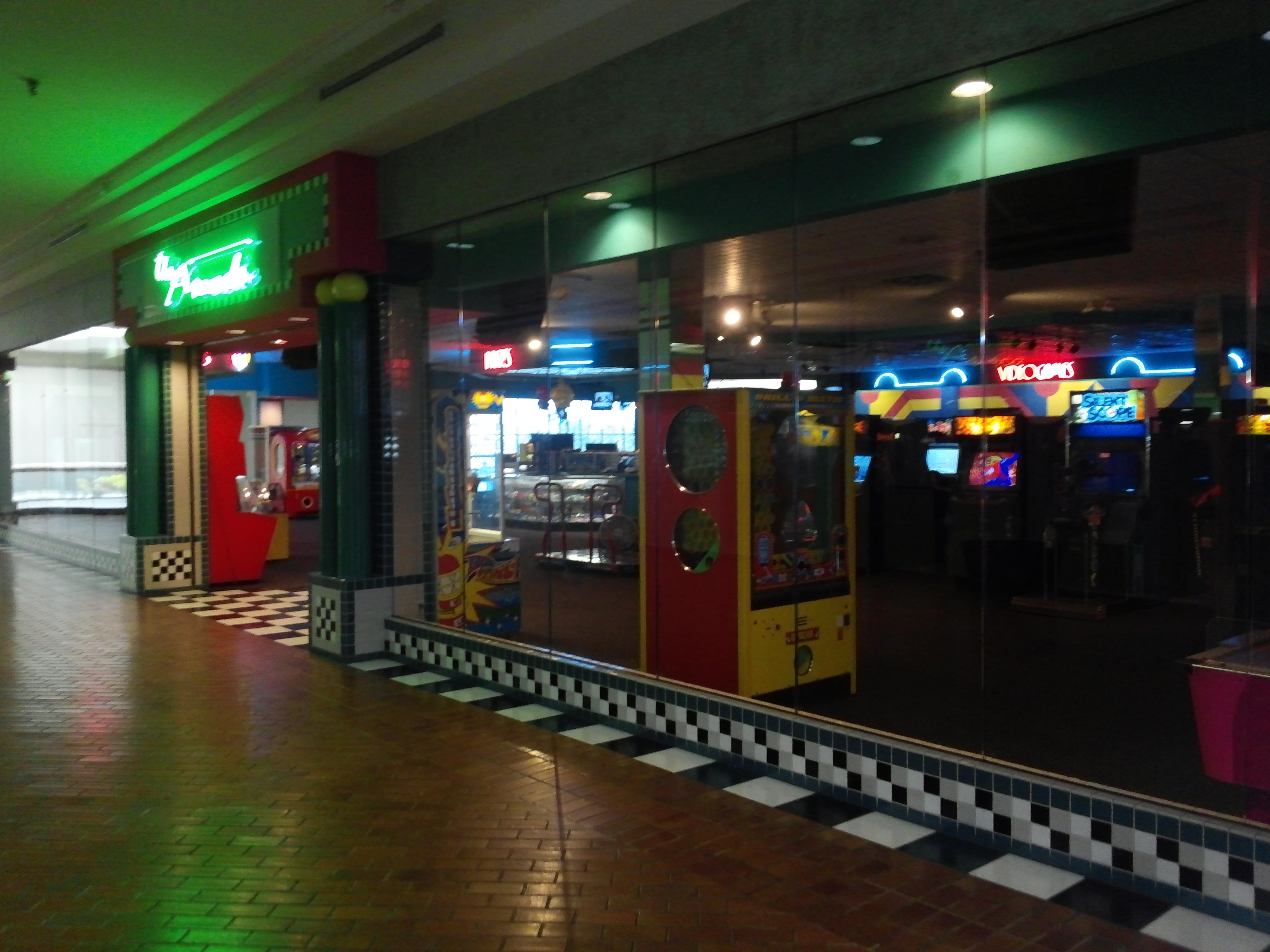 Dead malls unrenovated arcade straight out of the 90s r/pics