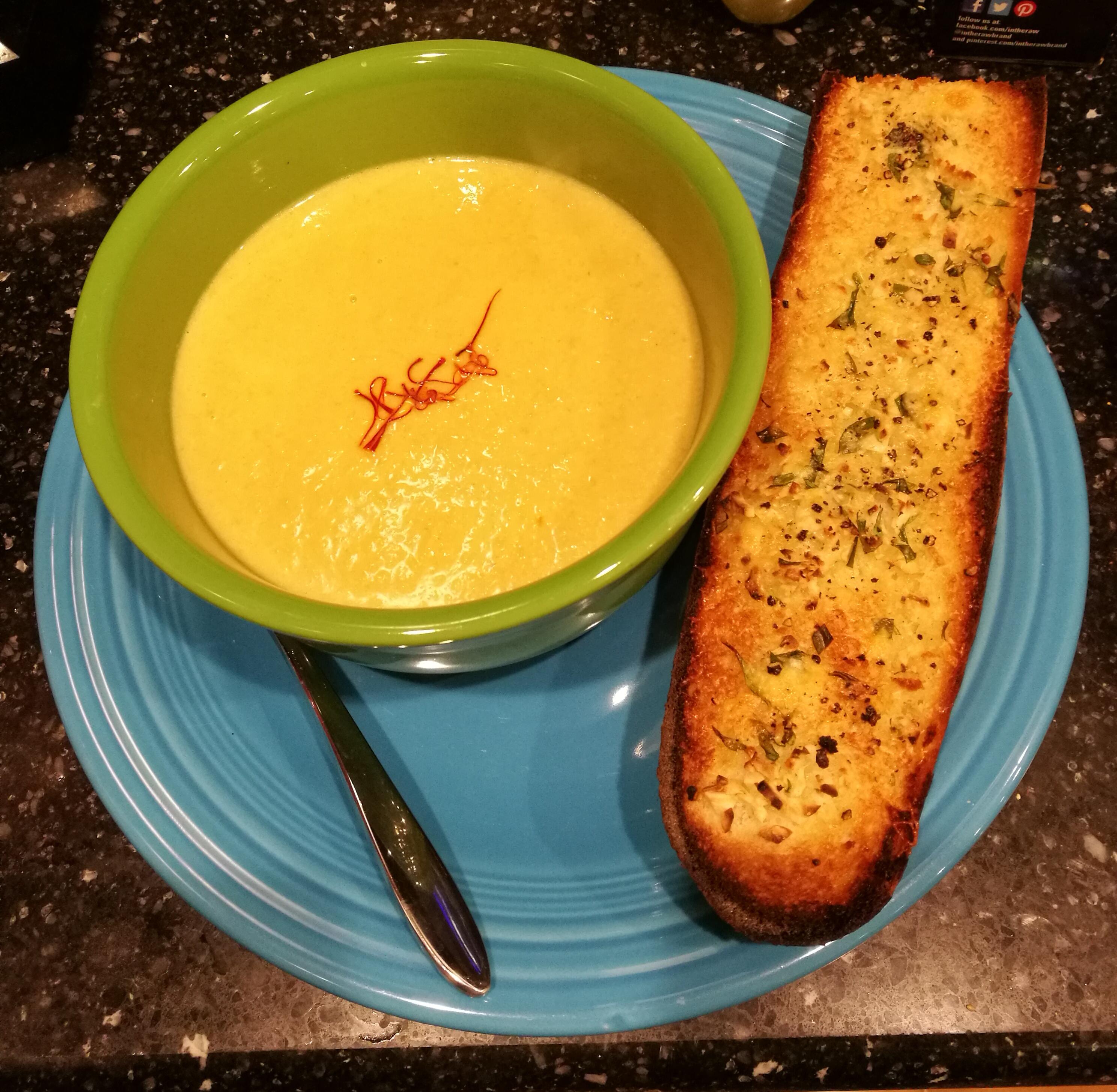[Homemade] Creamy chanterelle and saffron soup. r/food
