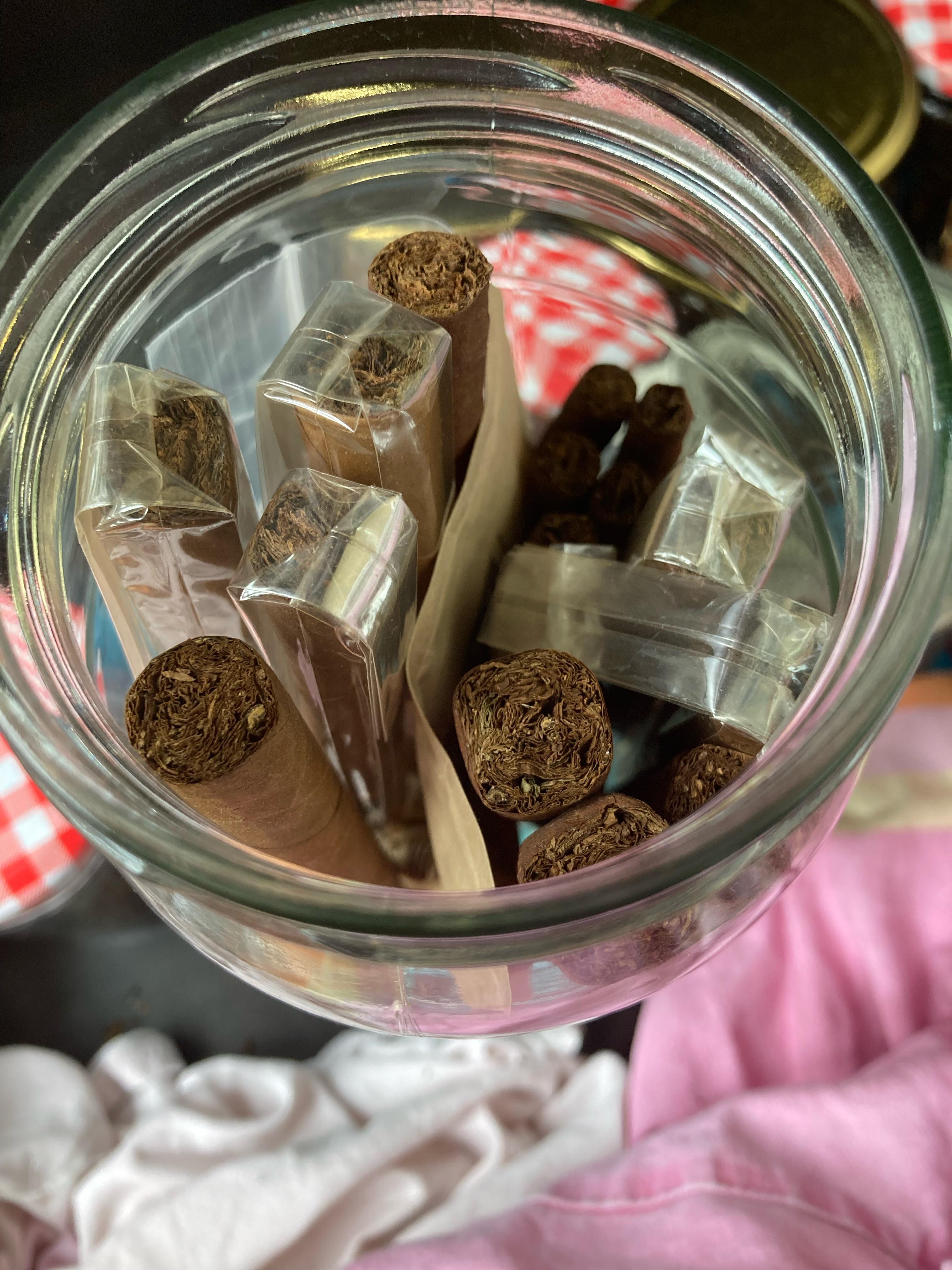 can I store my cigars in a mason jar with a 72‘ humidity pouch? r/cigars