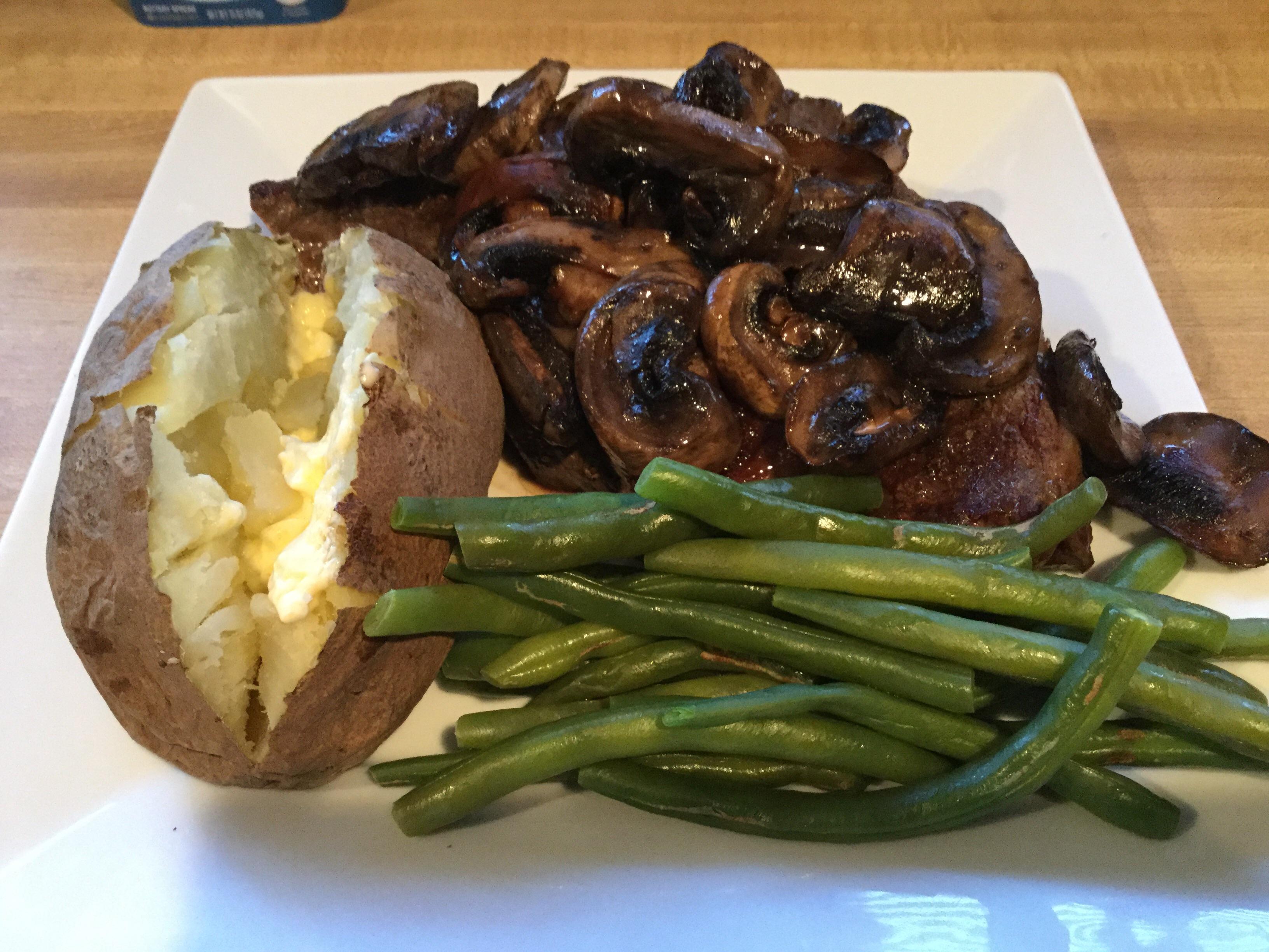 [Homemade] Ribeye steak, potato and green beans and mushrooms. r/food