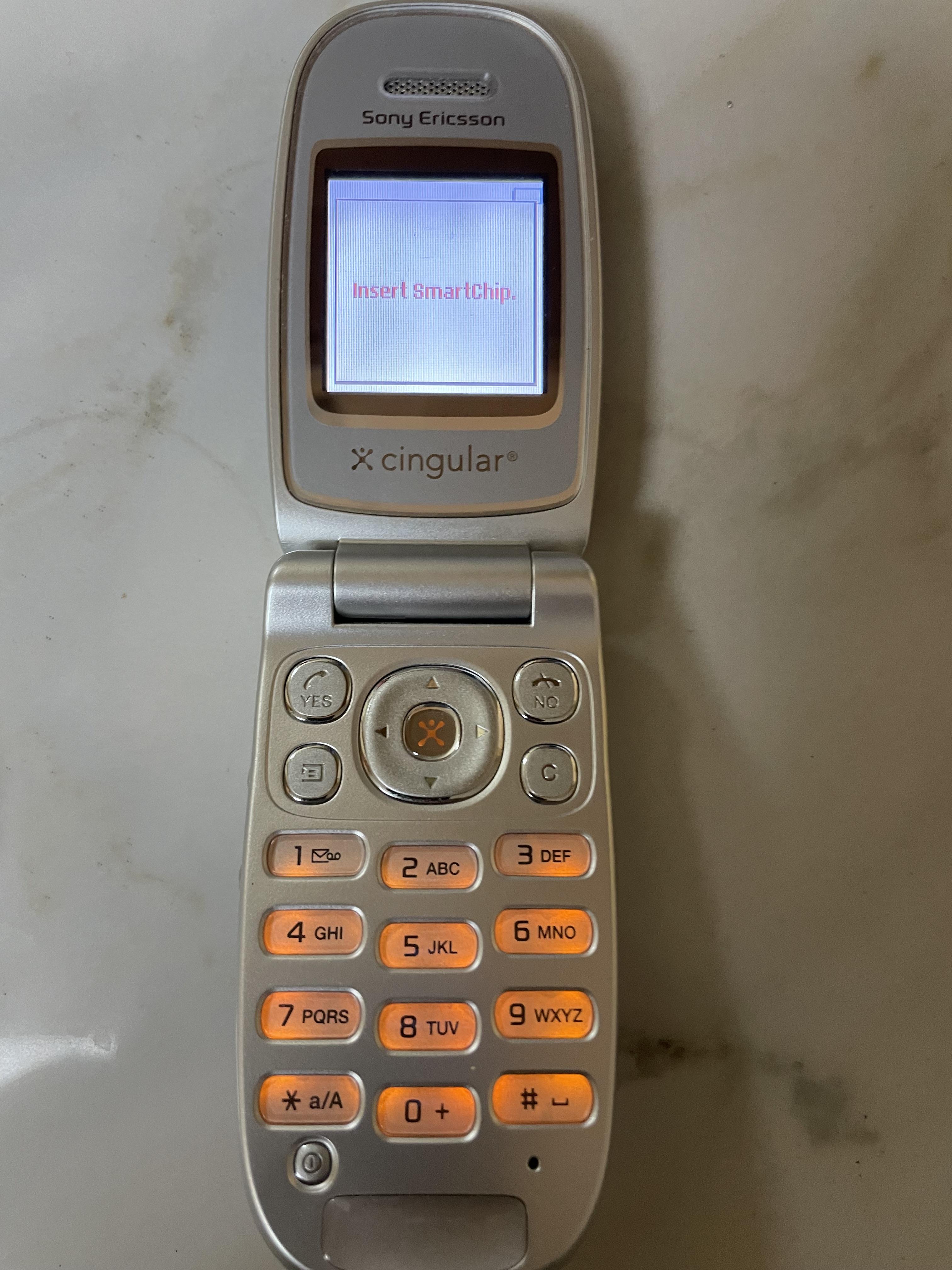 Sony Ericsson Flip Phone (not sure of model) r/OldMobilePhones