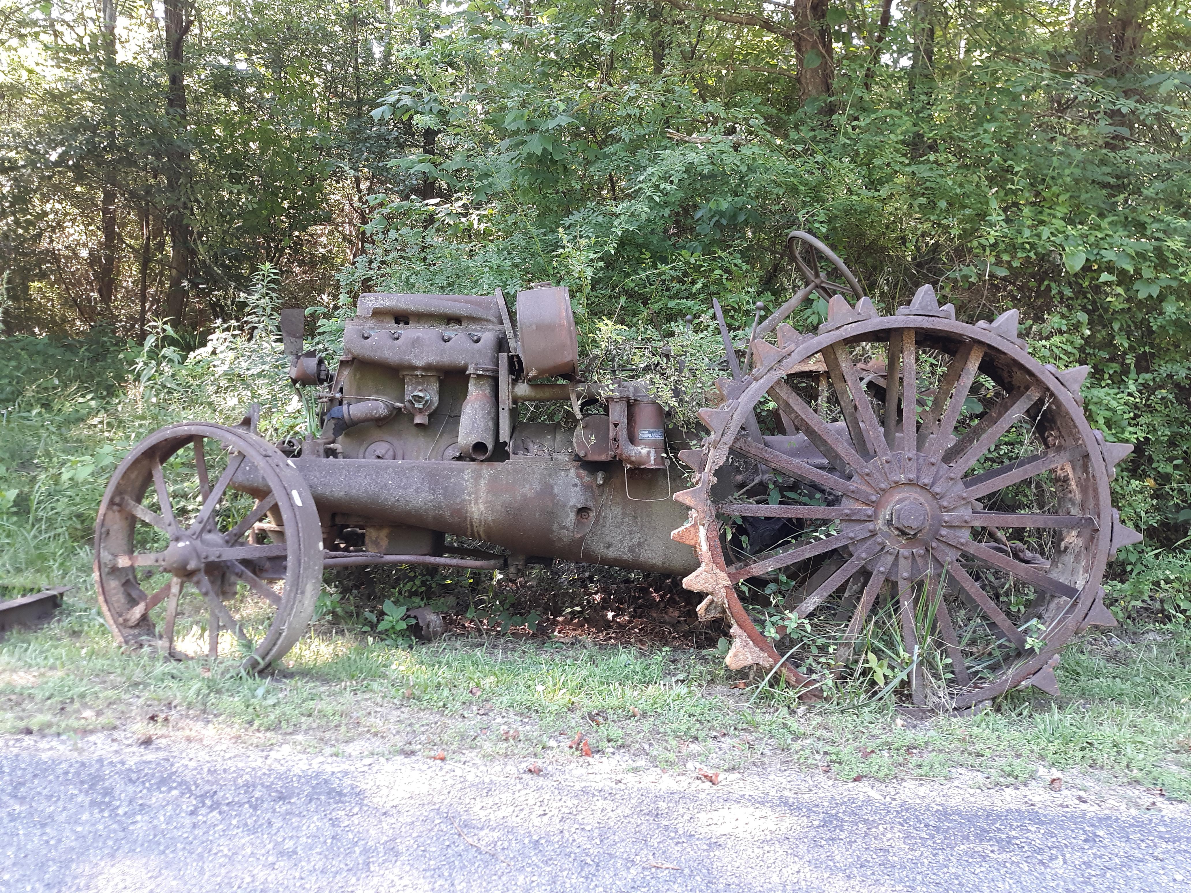 Old tractor, Jackson county, Ohio, USA r/AbandonedPorn