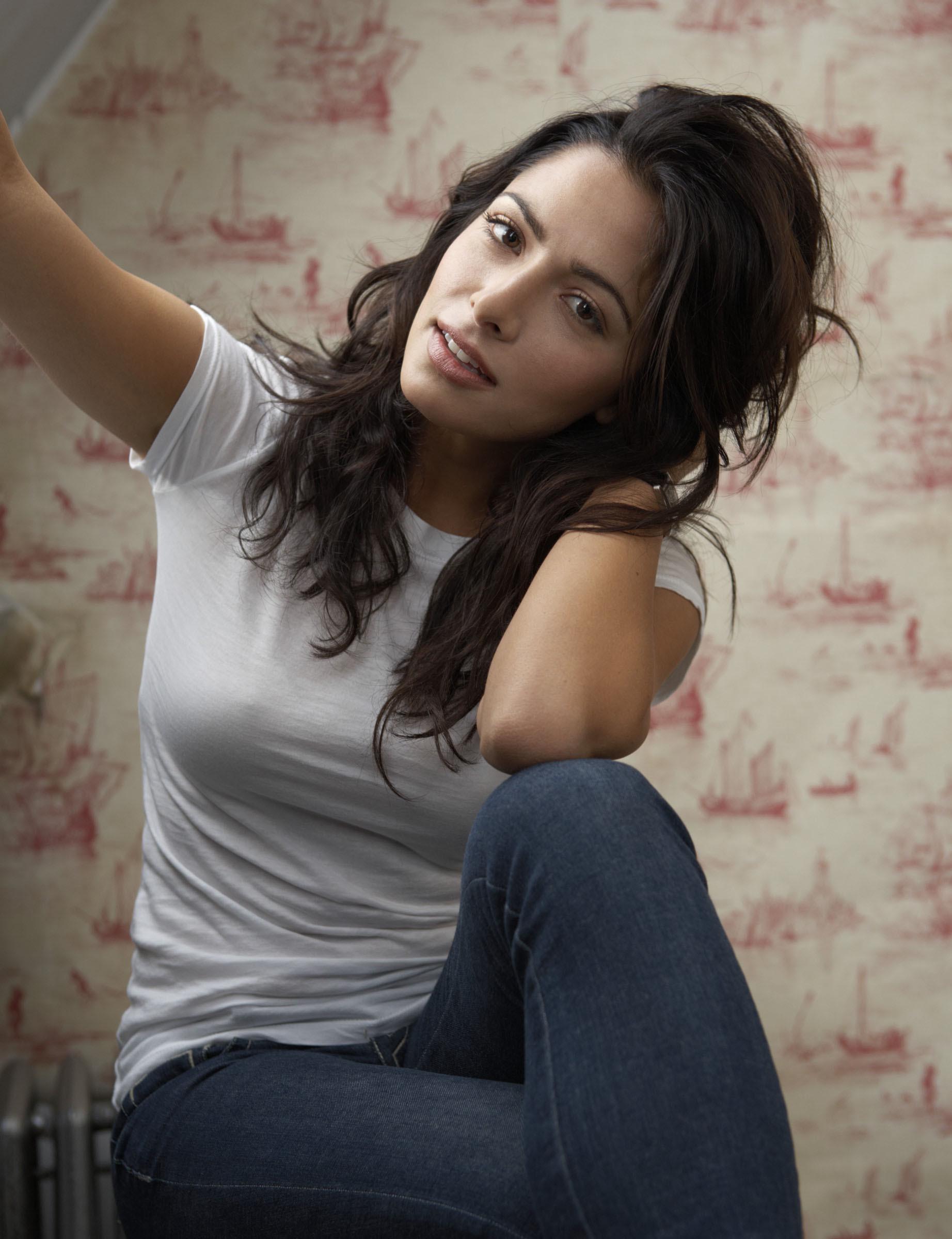 Sarah Shahi : Celebs
