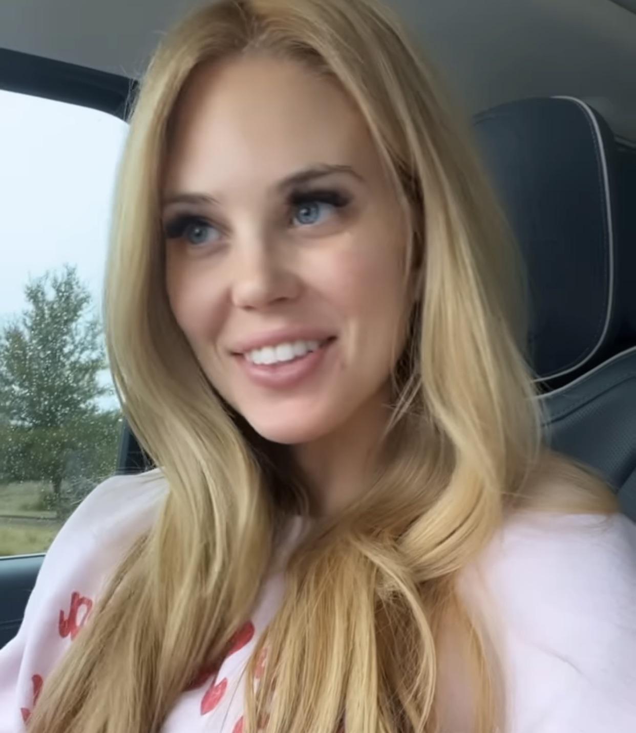 What color is this? Straw? Yellow? Honestly, it’s giving Regina