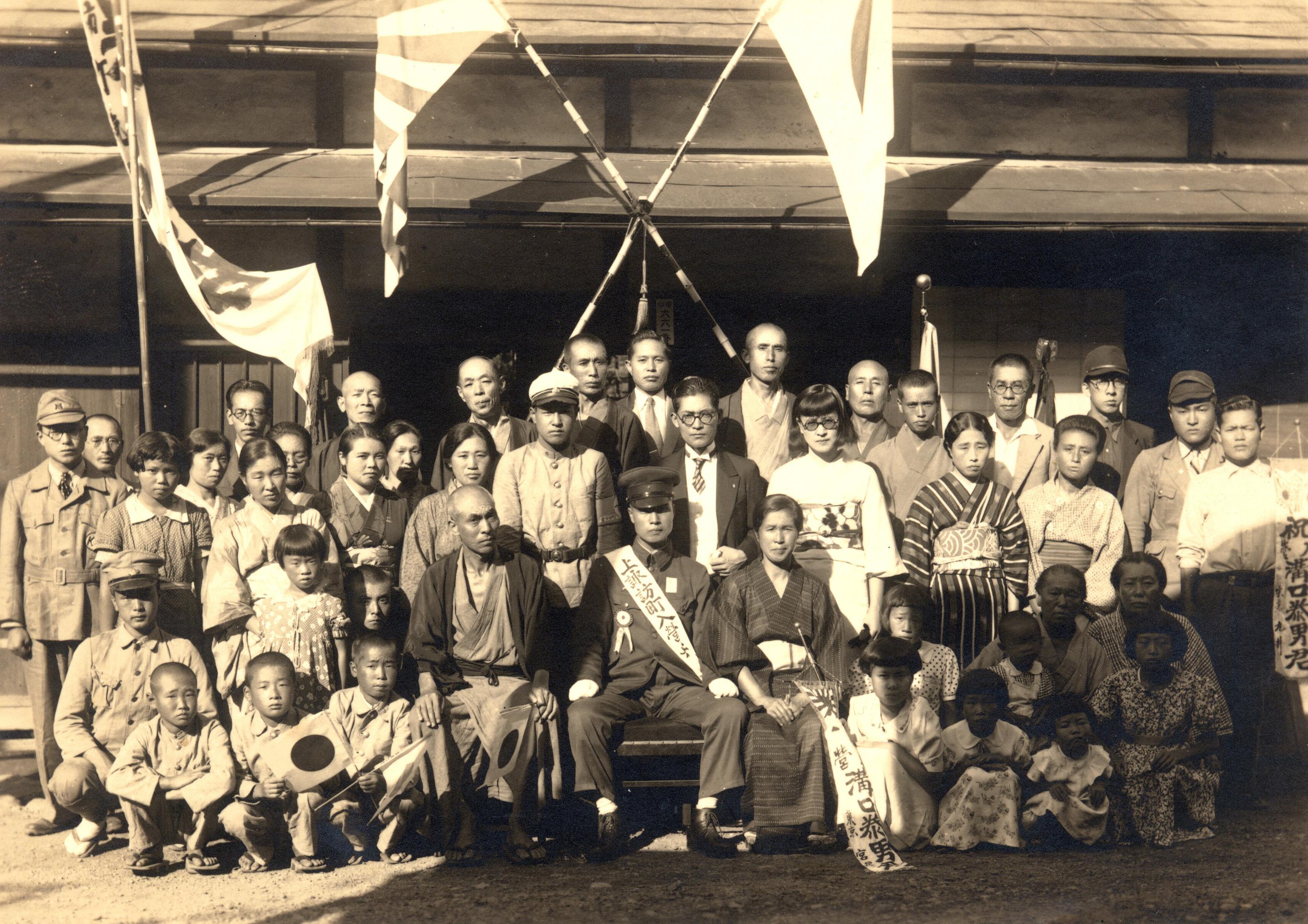 Portrait of a Japanese family which had gathered to bid farewell for a