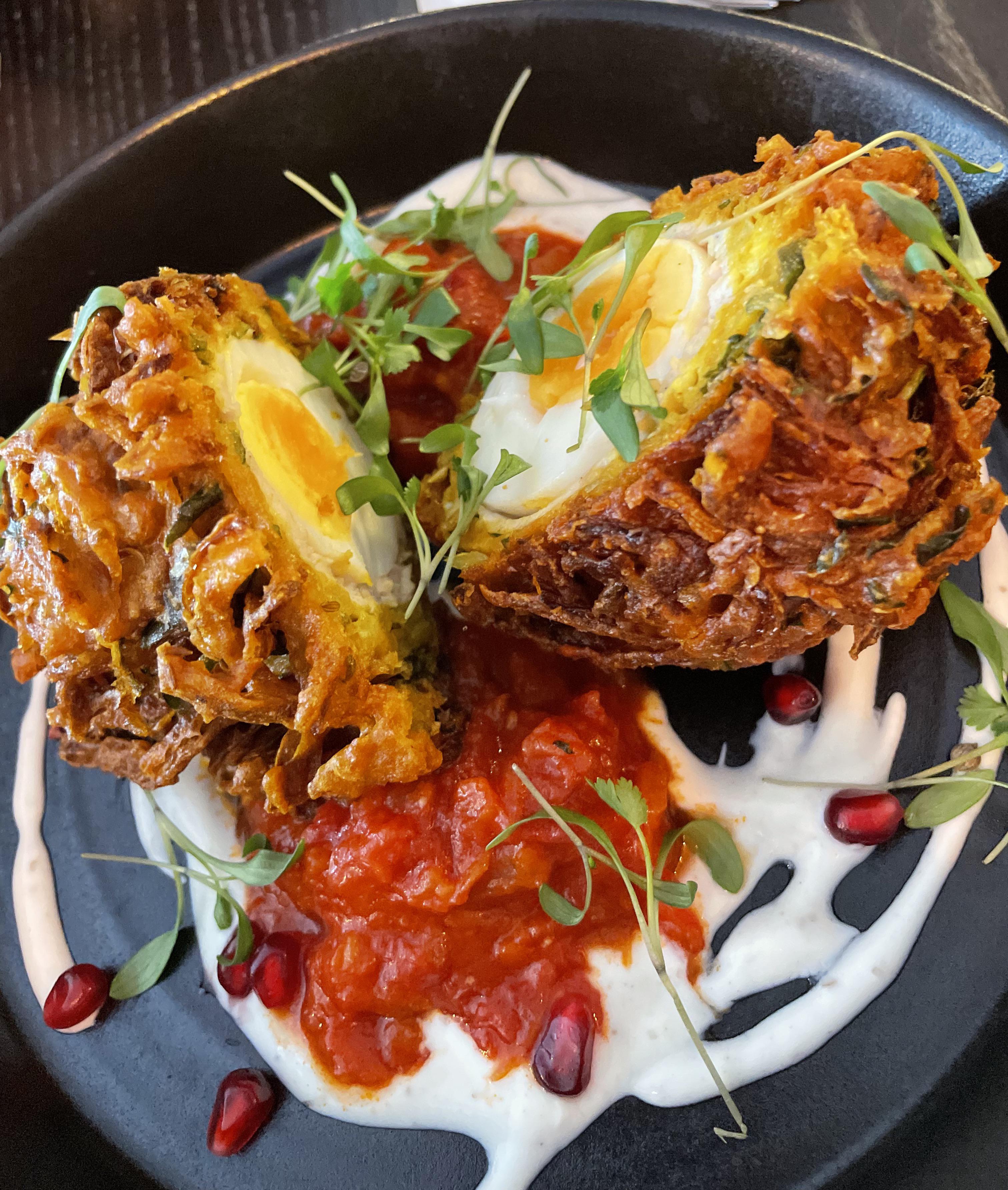 [I ate] this onion bhaji scotch egg today! r/food