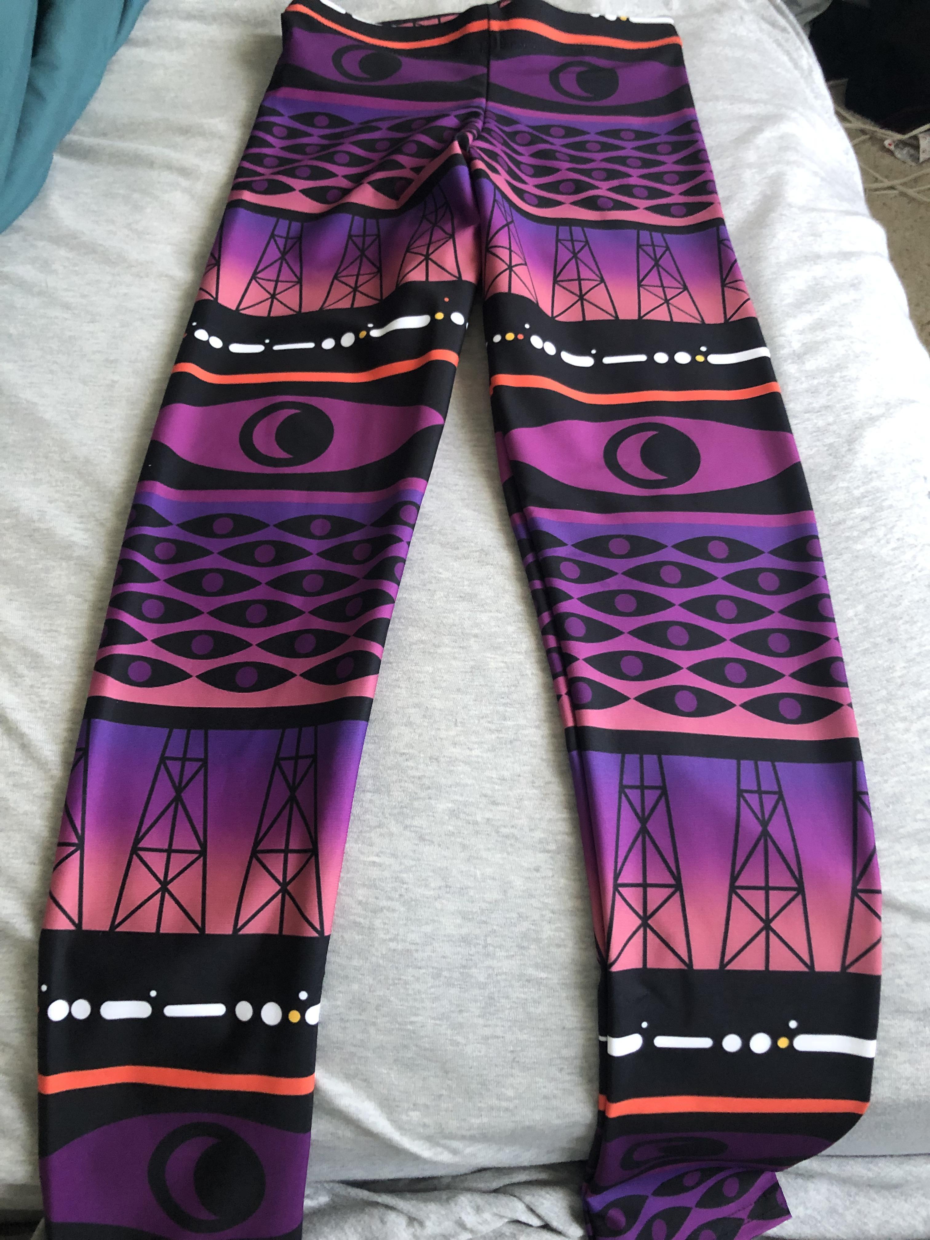 My boyfriend got me nightvale leggings for my birthday!! r/nightvale