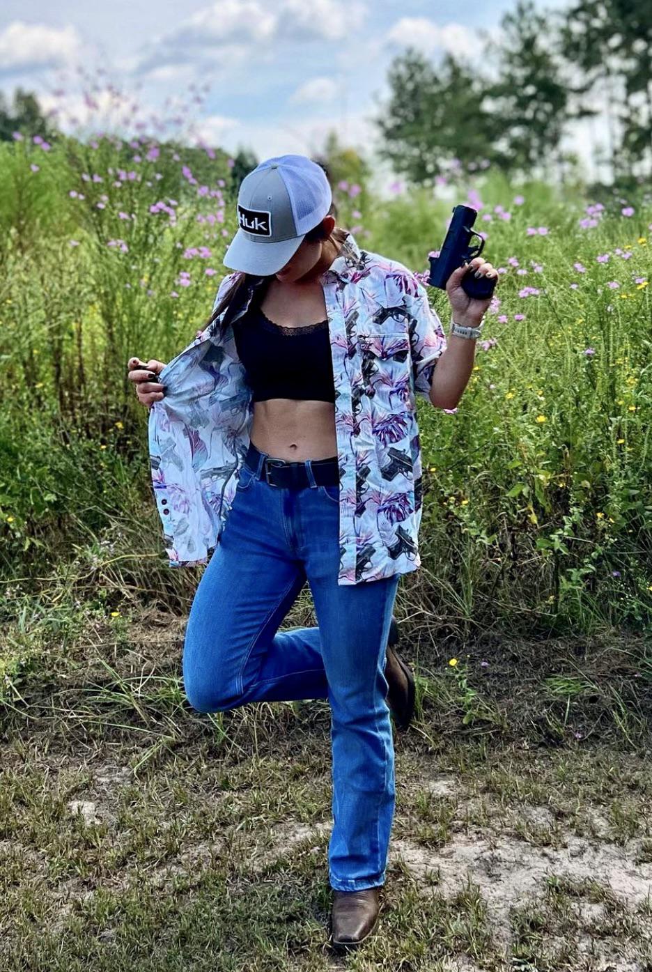 Washboard Abs. There’s a joke there somewhere…. r/HannahBarron