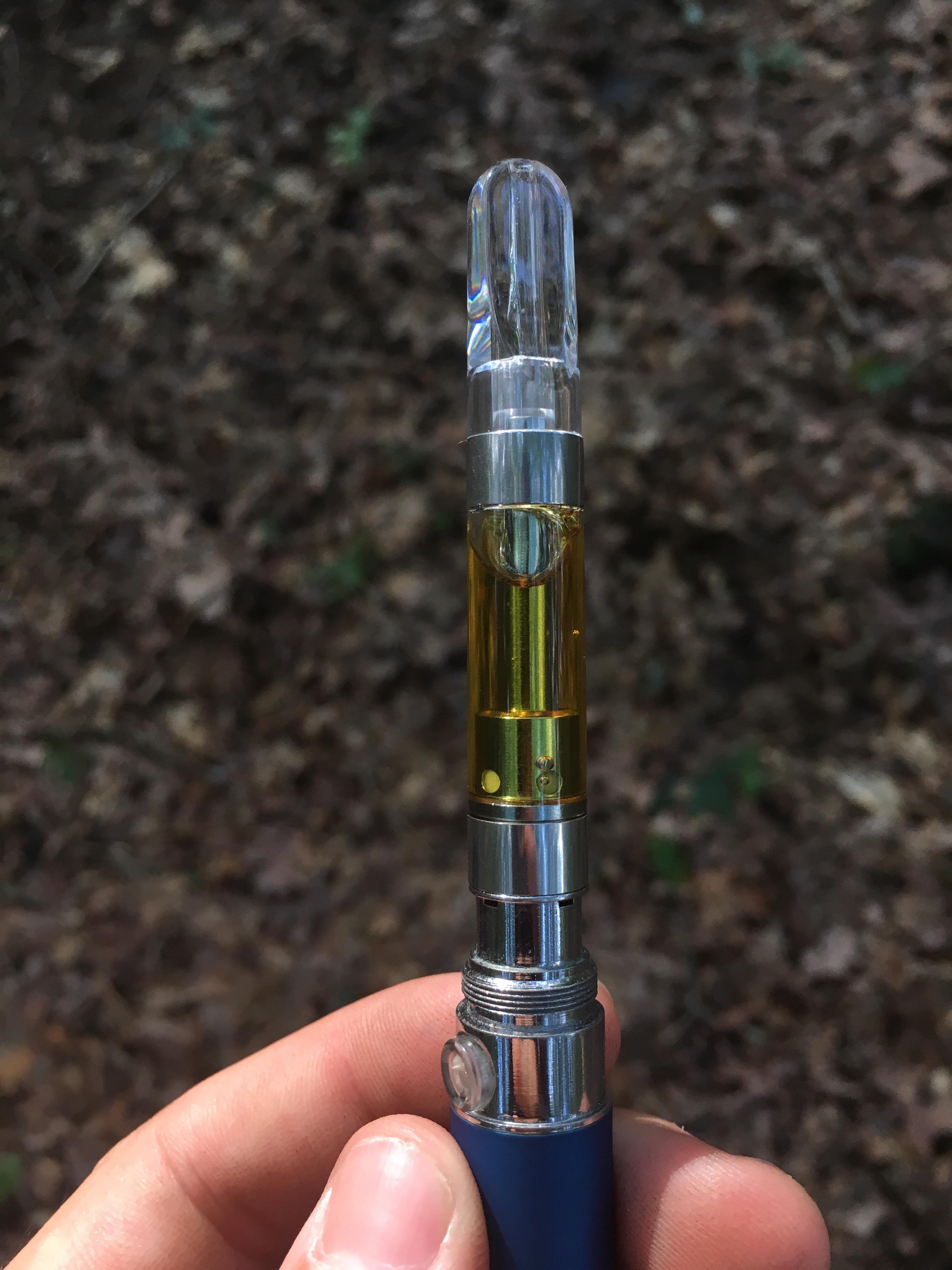 Fresh cart Friday dank vapes white rhino oilpen