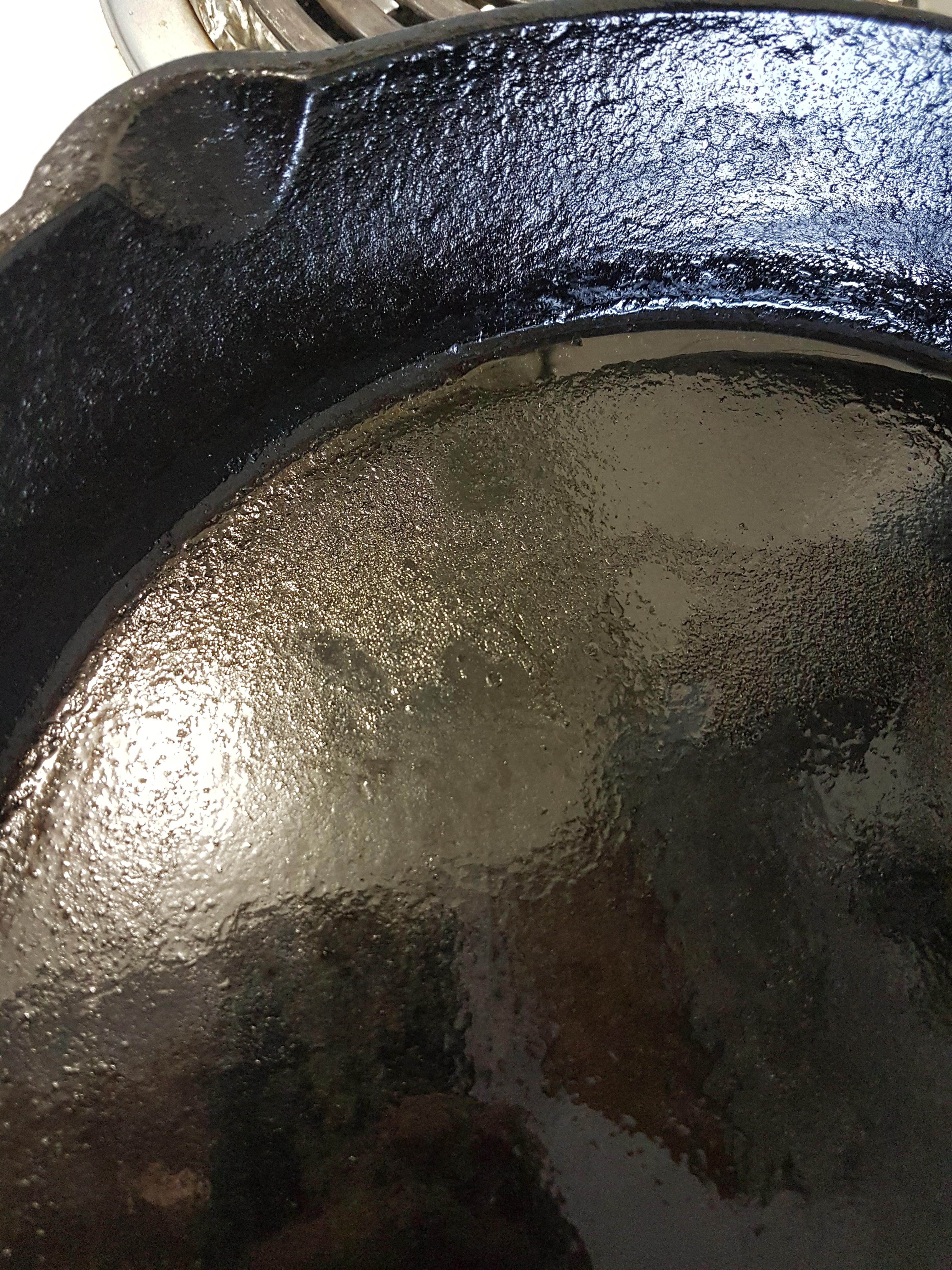 Rough spot on the cast iron pan. How do I fix it? r/castiron