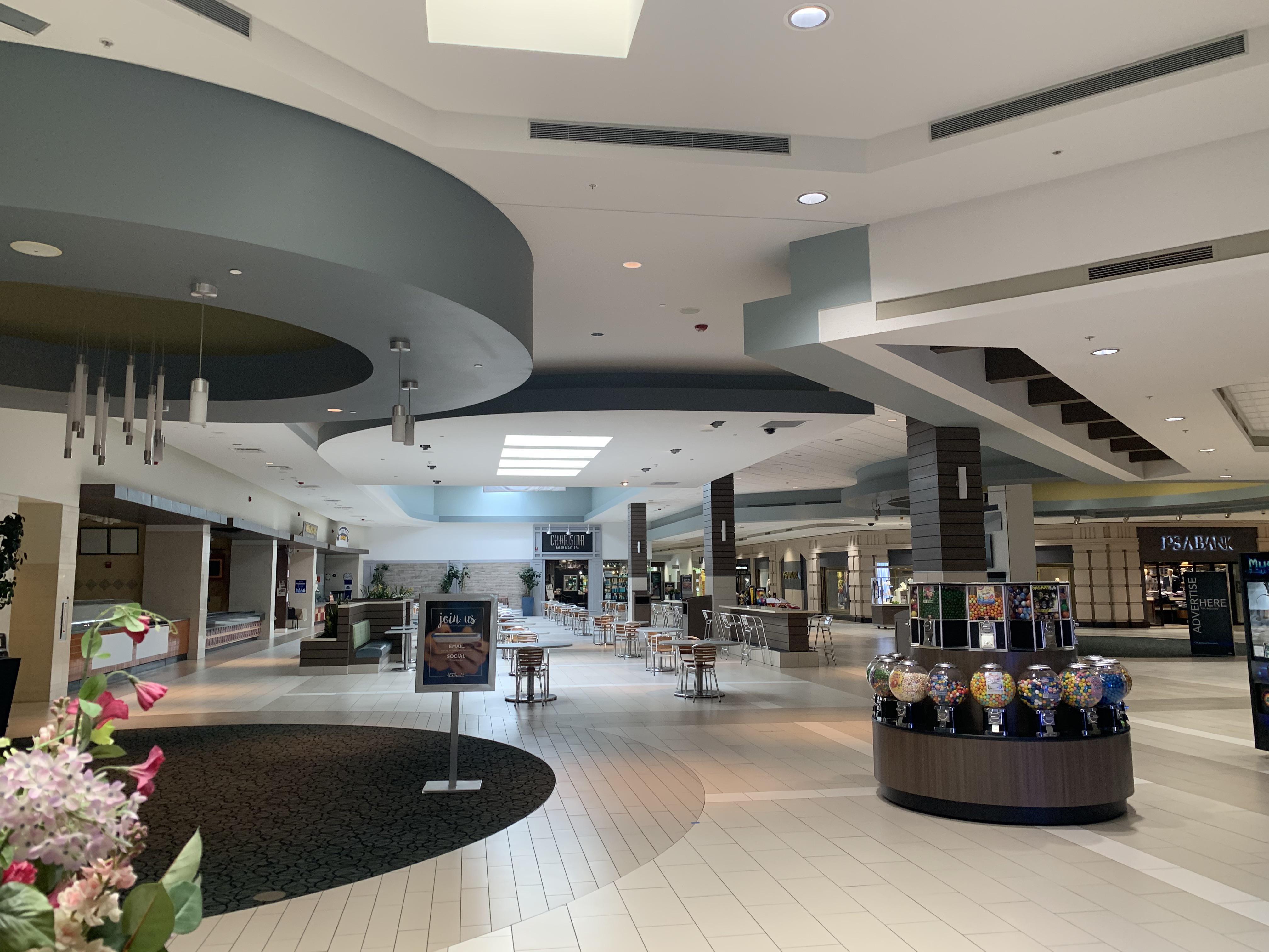 Food court in Laurel Park Place Mall Livonia, MI. r/deadmalls