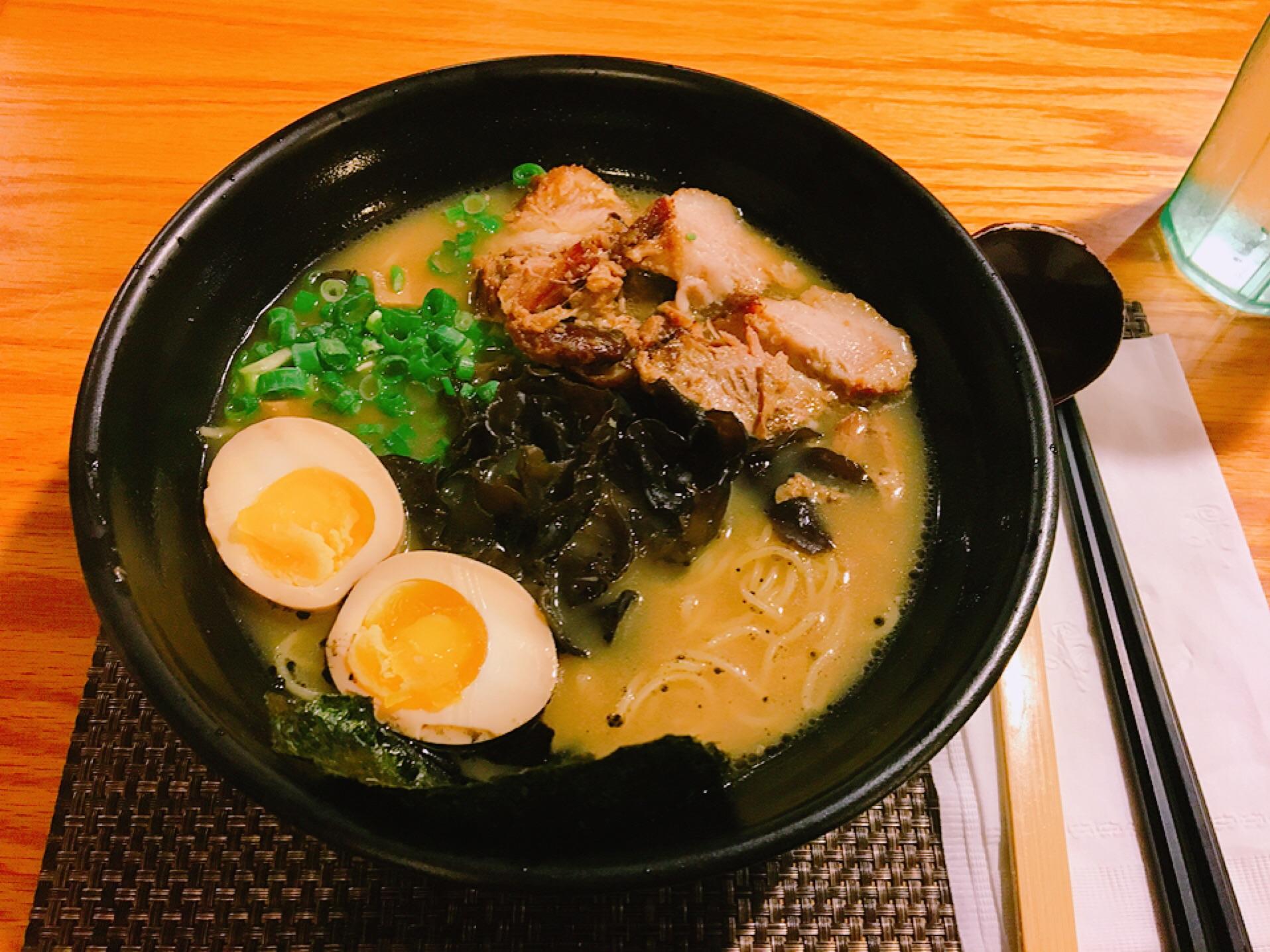 [I ate] Tonkotsu ramen with chashu and wood ear mushroom r/food