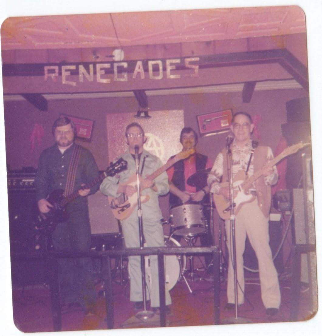My great grandfather (right) in his local country band, 1970s r/OldSchoolCool