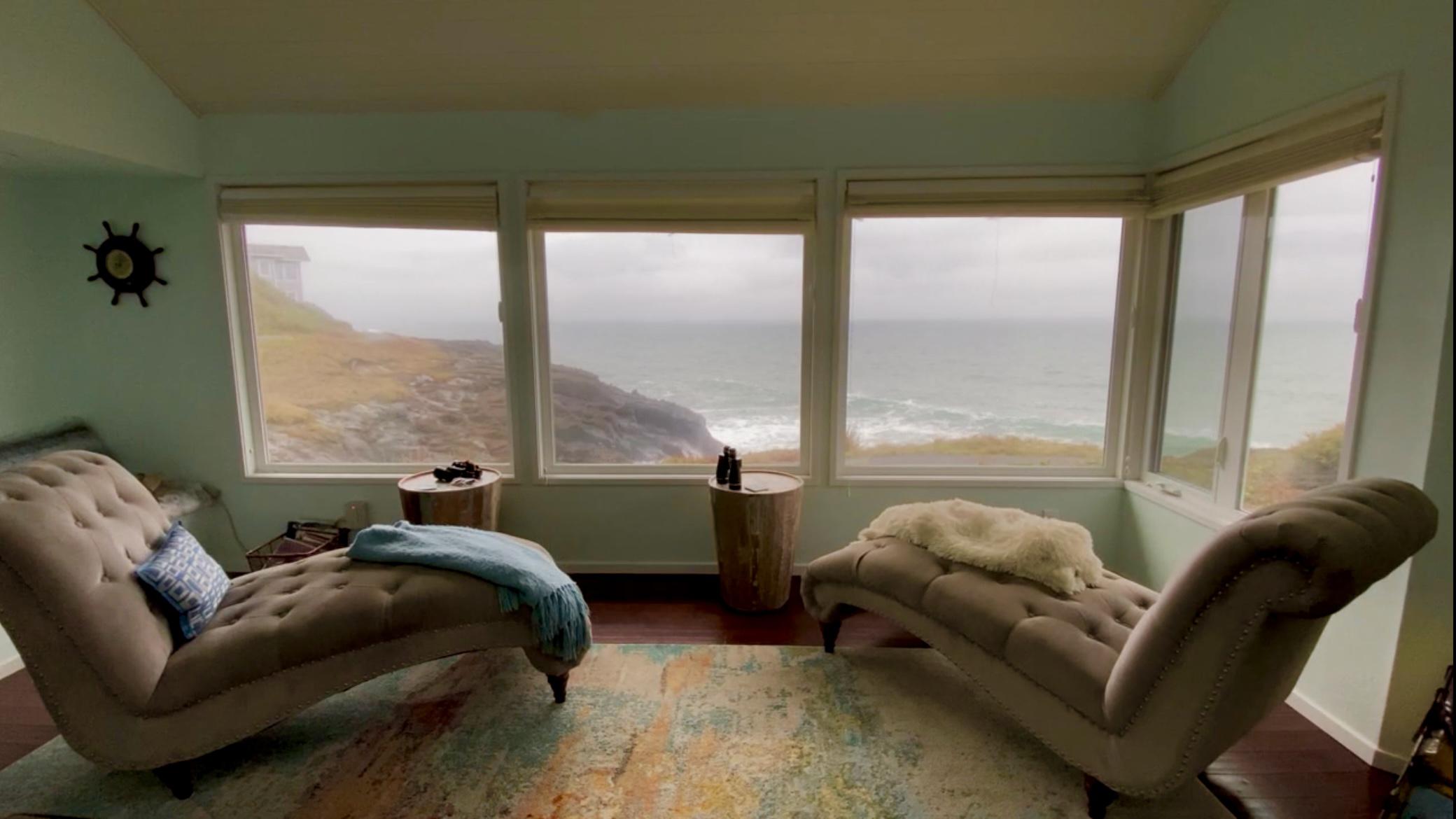 My cozy living room in Little Whale Cove, Depoe Bay, Oregon r/CozyPlaces