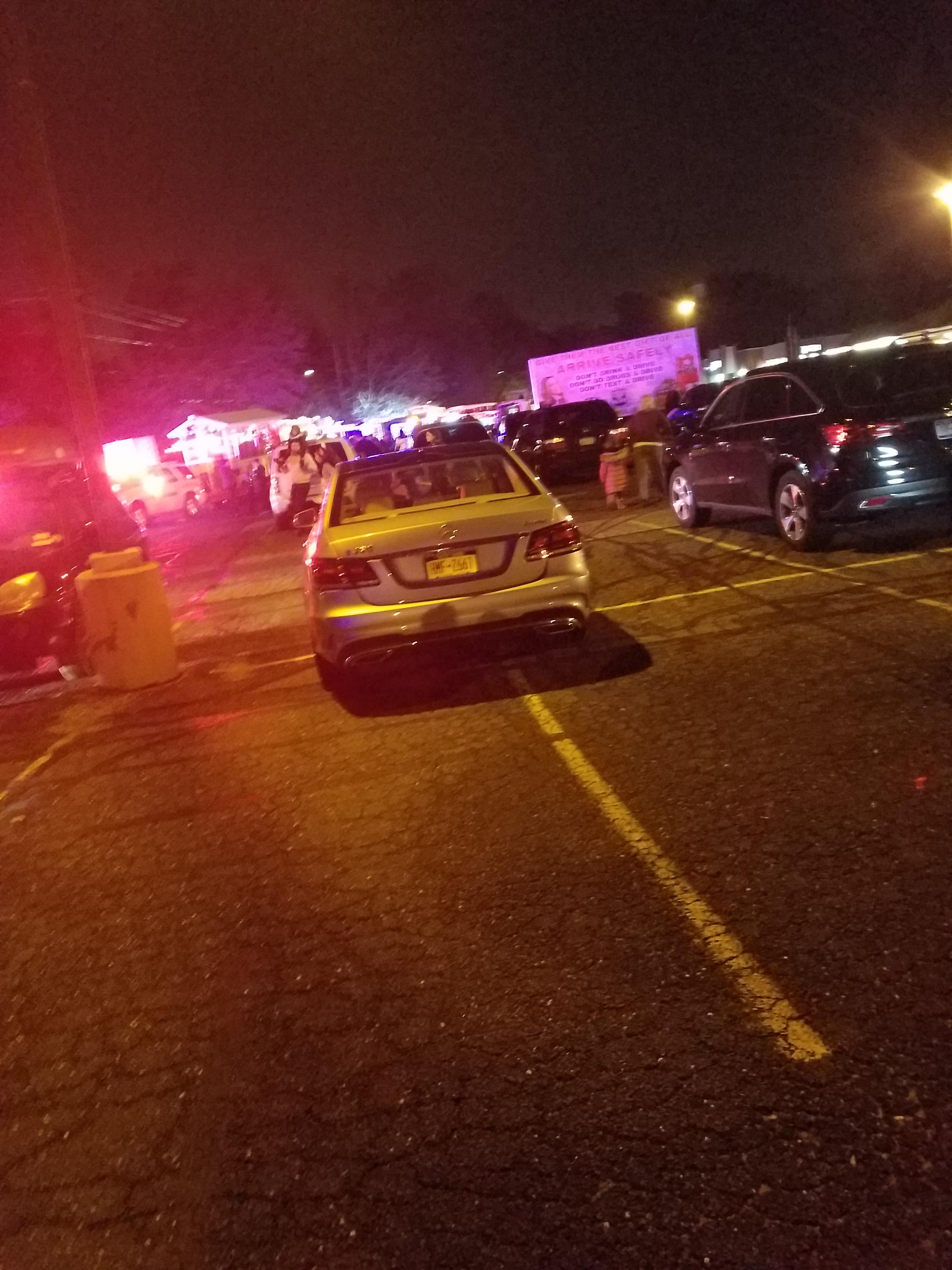 I need 4 speeds for my Mercedes at the christmas parade 😑 r/badparking