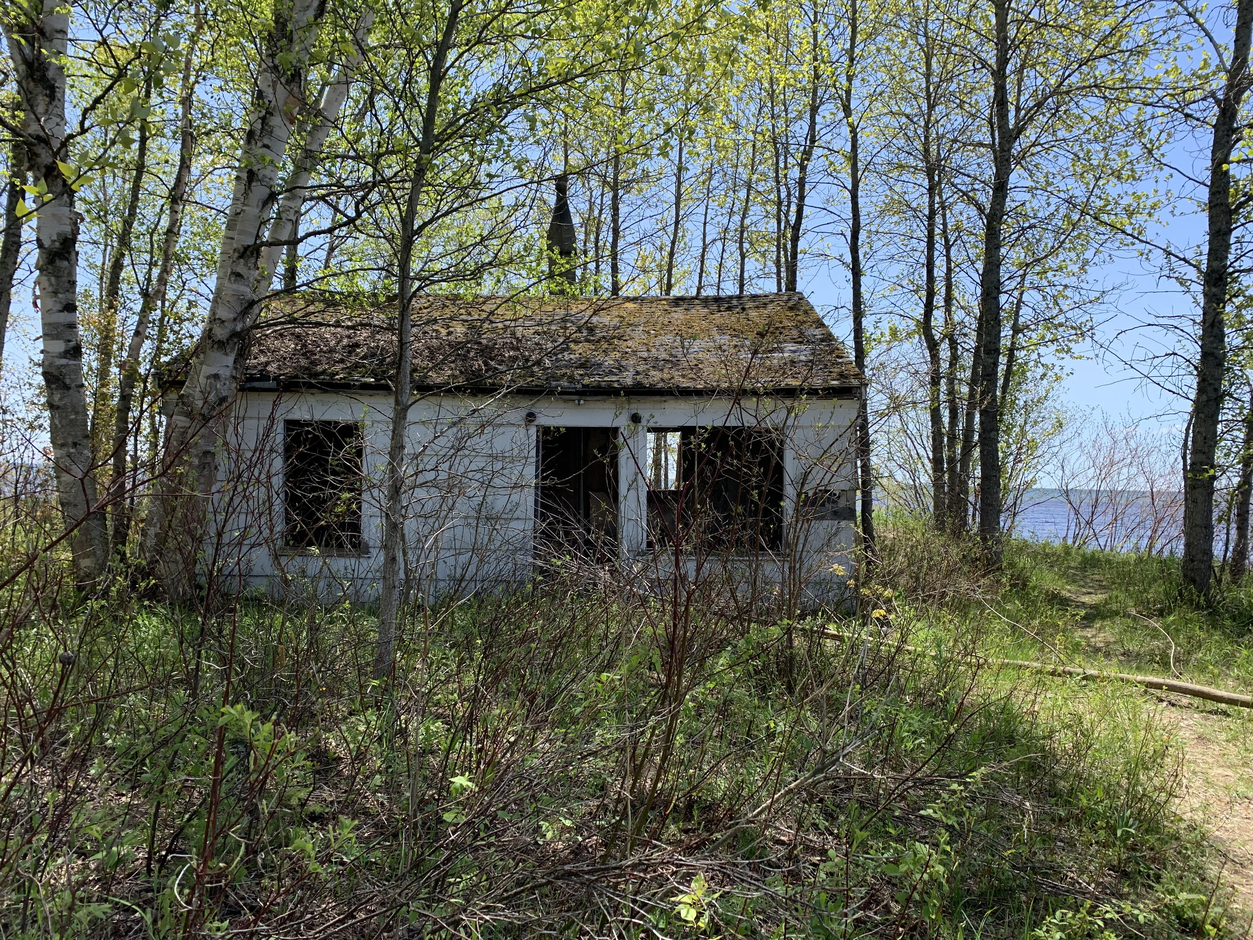 Abandoned home on the shores of Lake Michigan. r/AbandonedPorn