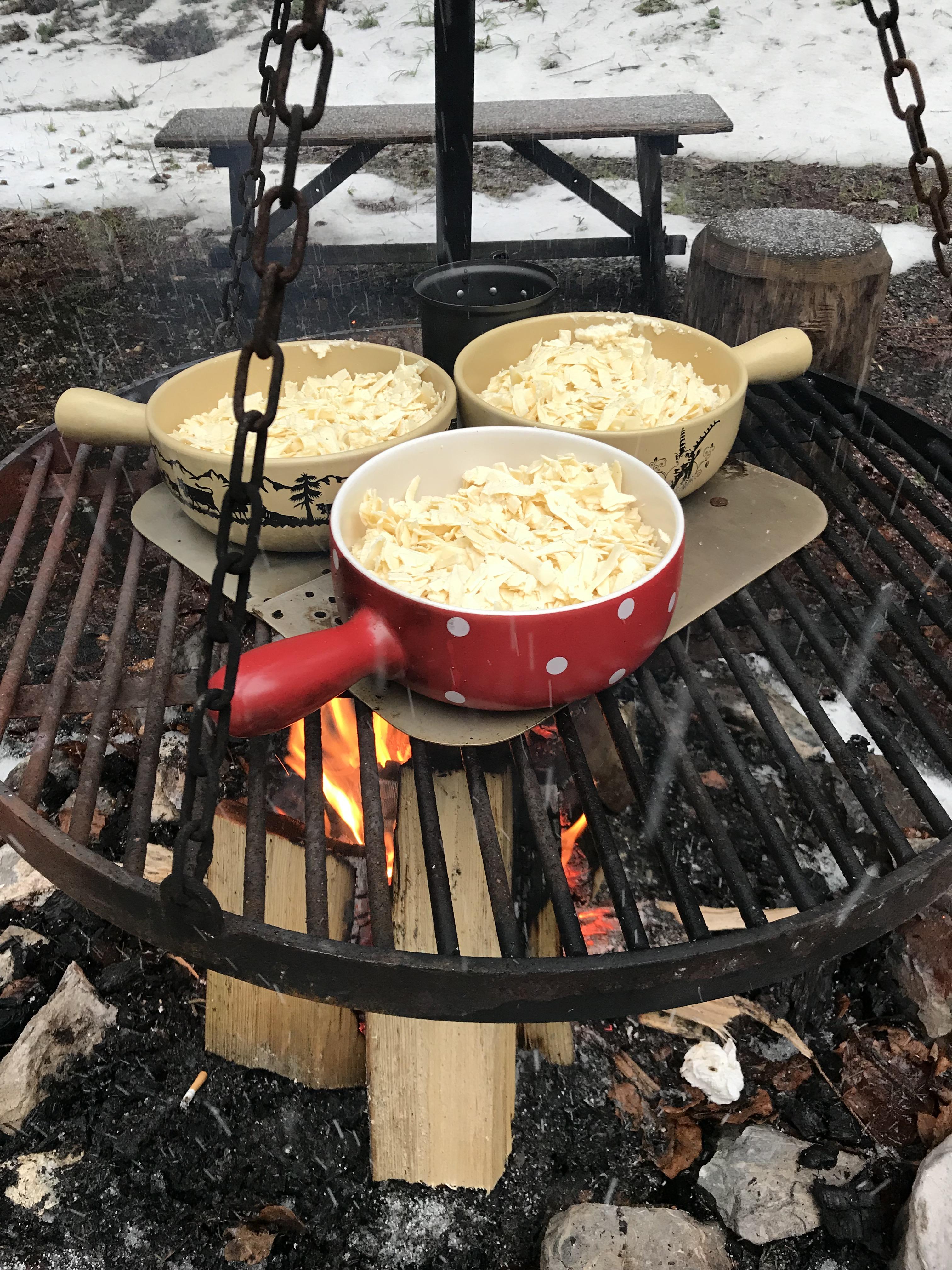 [Homemade] Cheese fondue from the fire place r/food