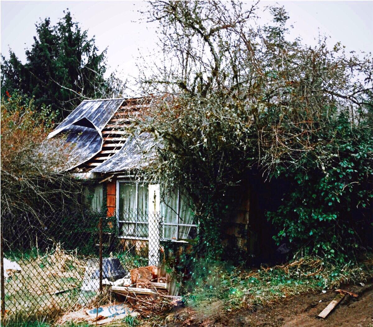 An abandoned house in rural Oregon. [600X800] [OC] r/AbandonedPorn