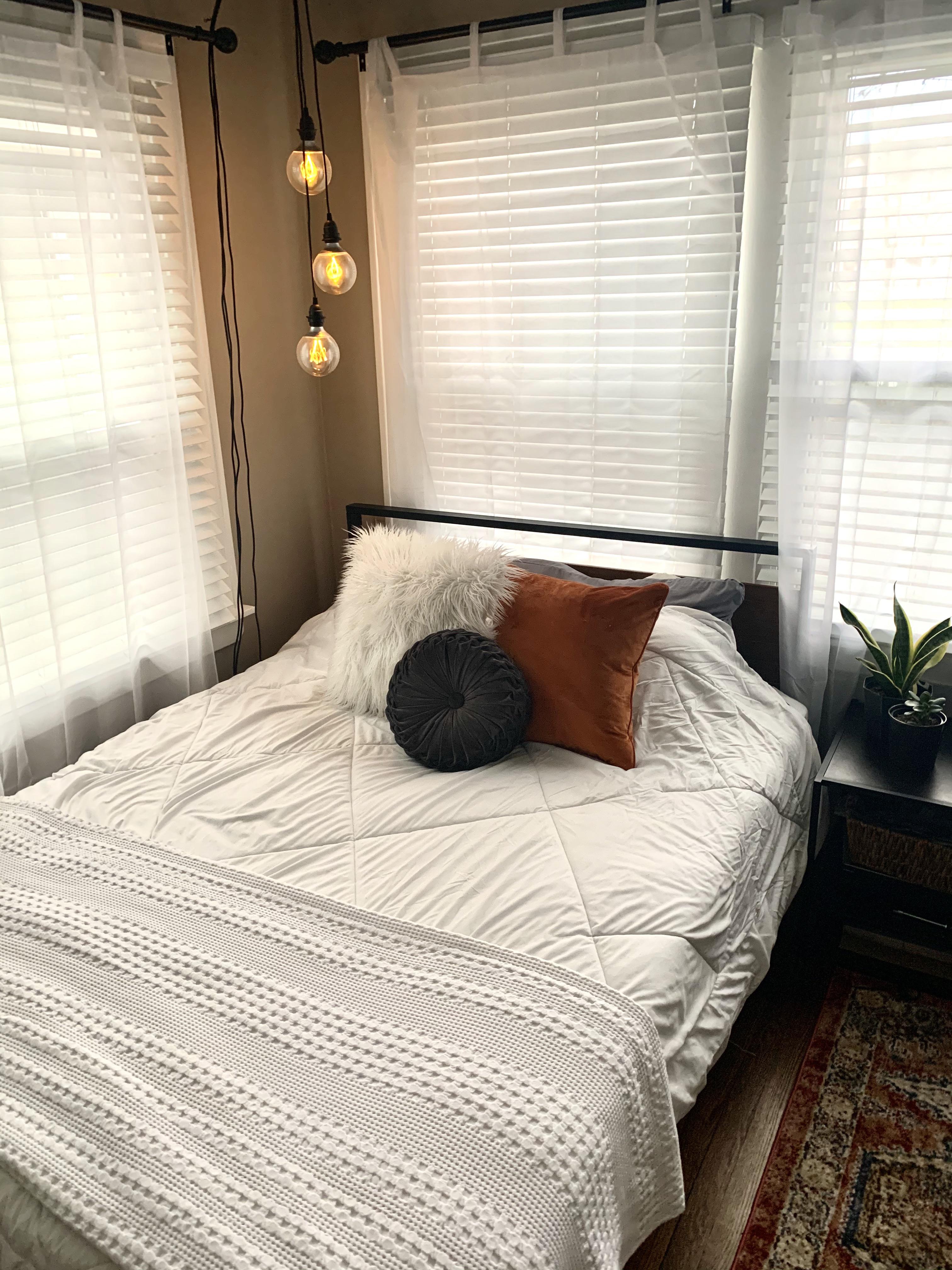 Been really growing to love my room and wrinkly comforter during social