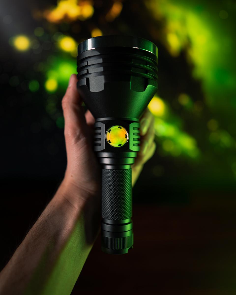 First Hank Light Came in Time for Christmas ) r/flashlight