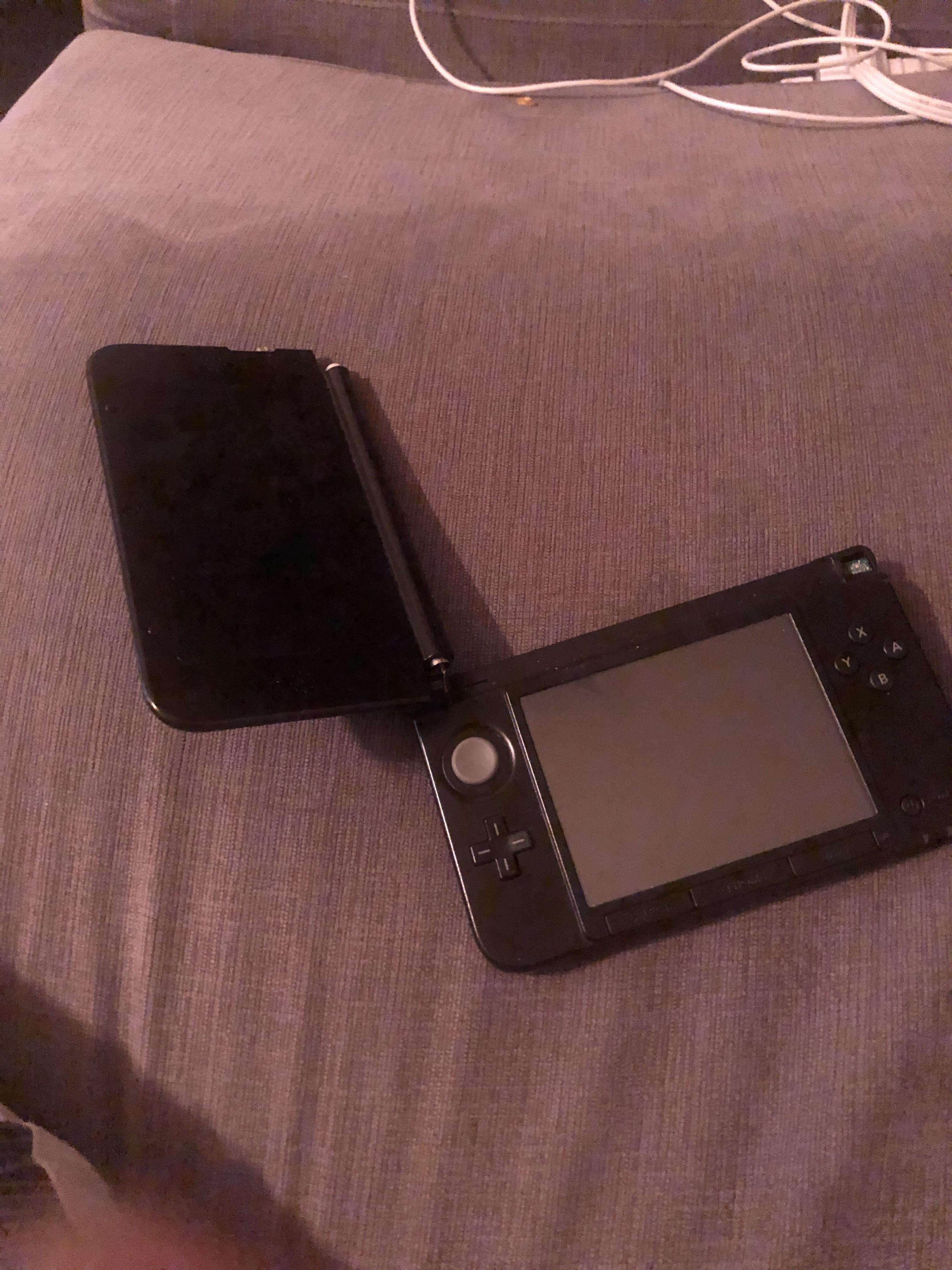 This is how bad condition my 3DS is in r/3DS