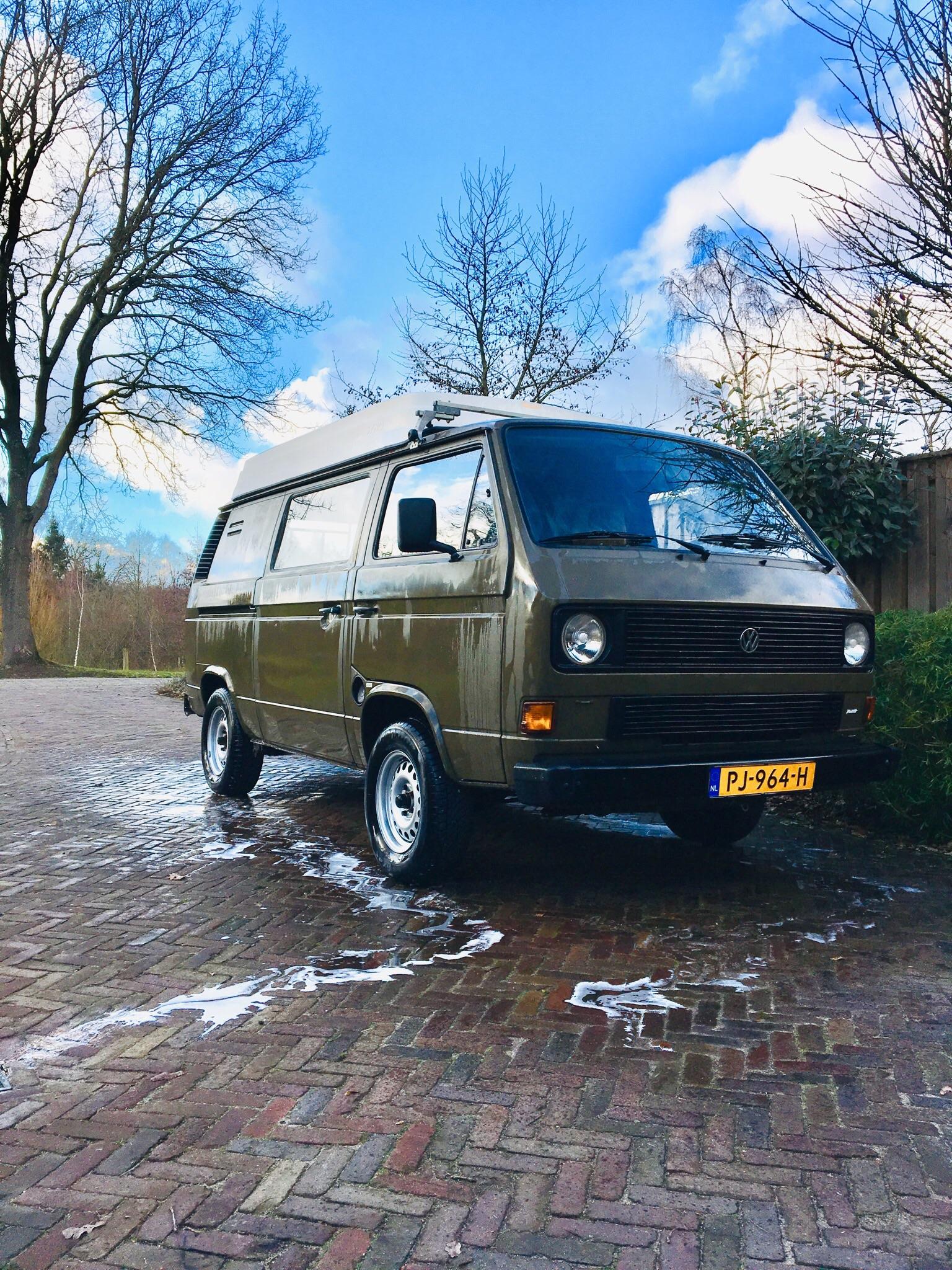 A clean bus is a good bus! Our Volkswagen T3 army van converted to a