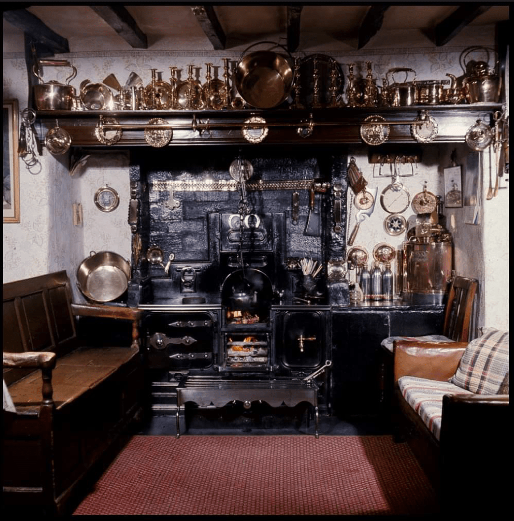 Traditional Welsh farmhouse kitchen r/CozyPlaces