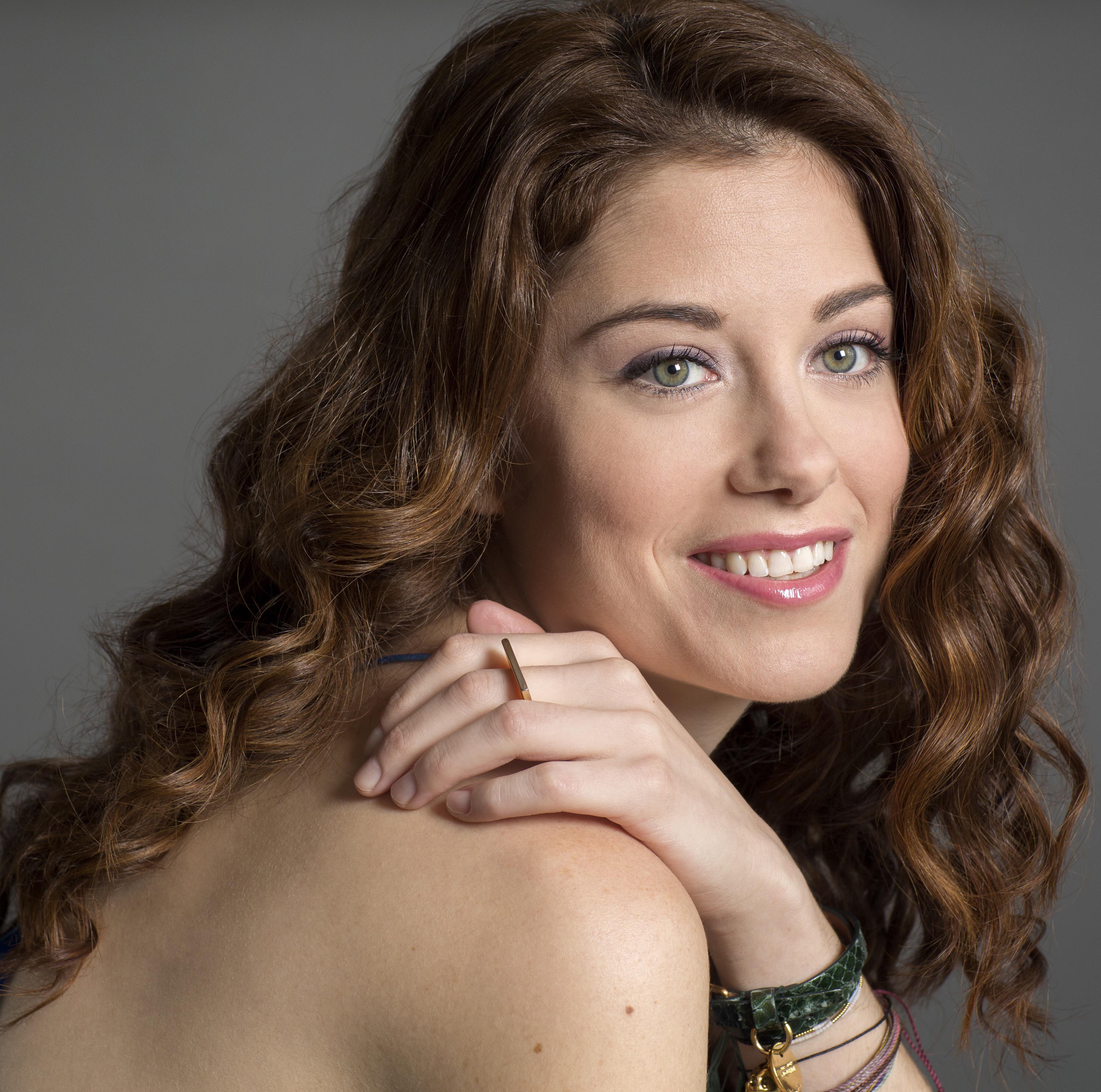 Elizabeth Alderfer : Celebs