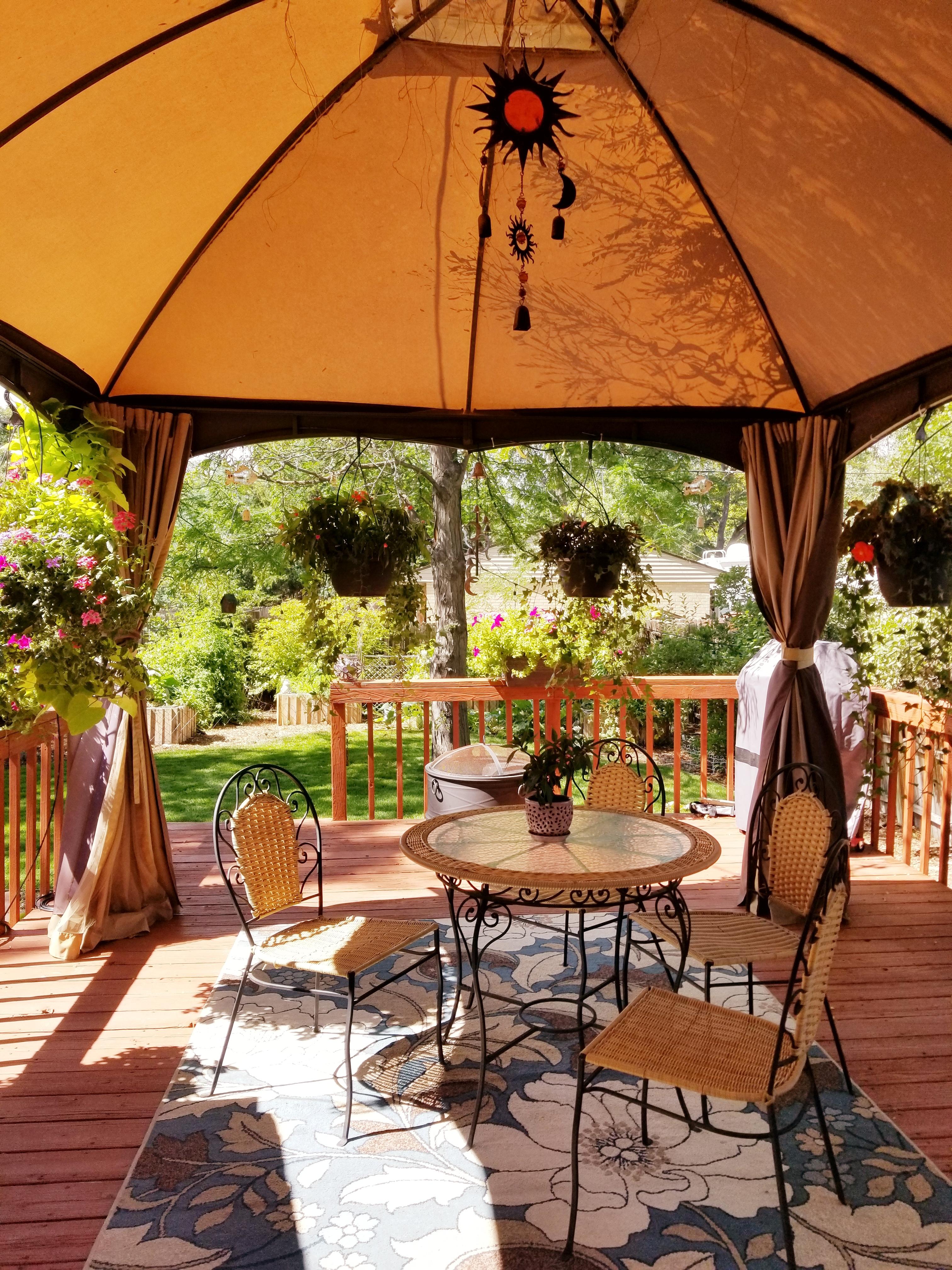 Nice little patio y'all! r/CozyPlaces