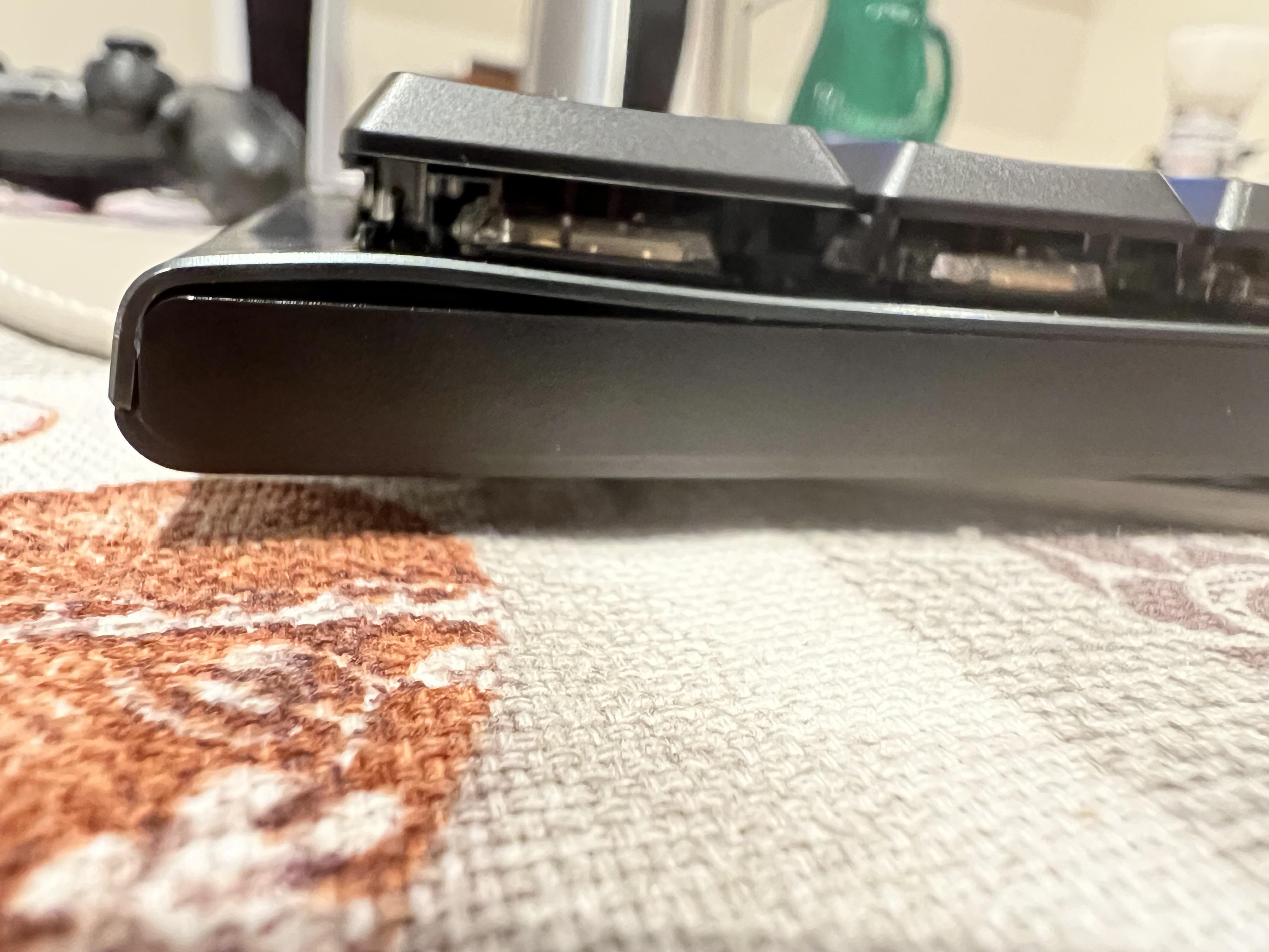 Logitech G913/915 tkl issue . Left corner. I don’t know where this