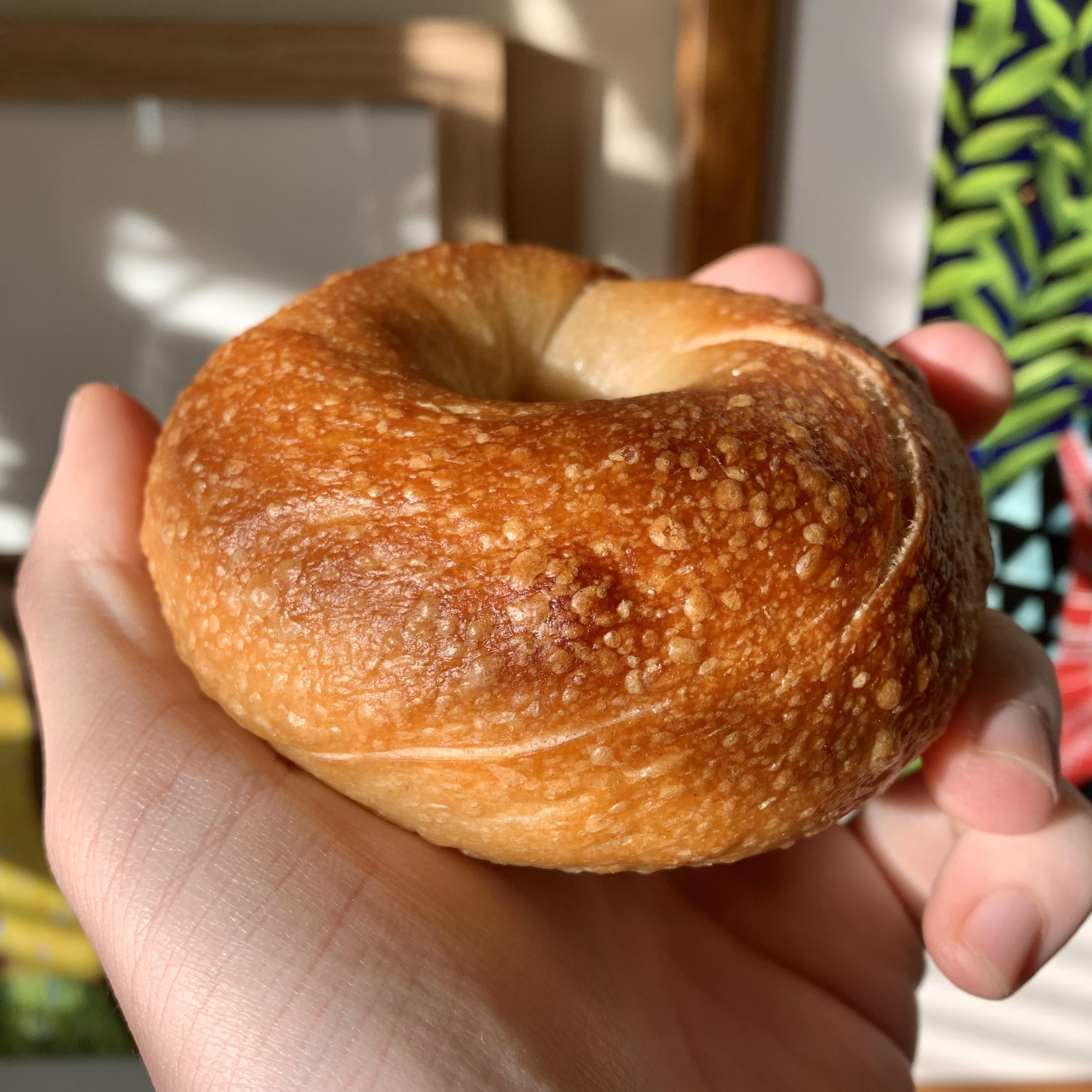 I finally got nice blistering on a batch of bagels (recipe and info in comments)! r/Breadit