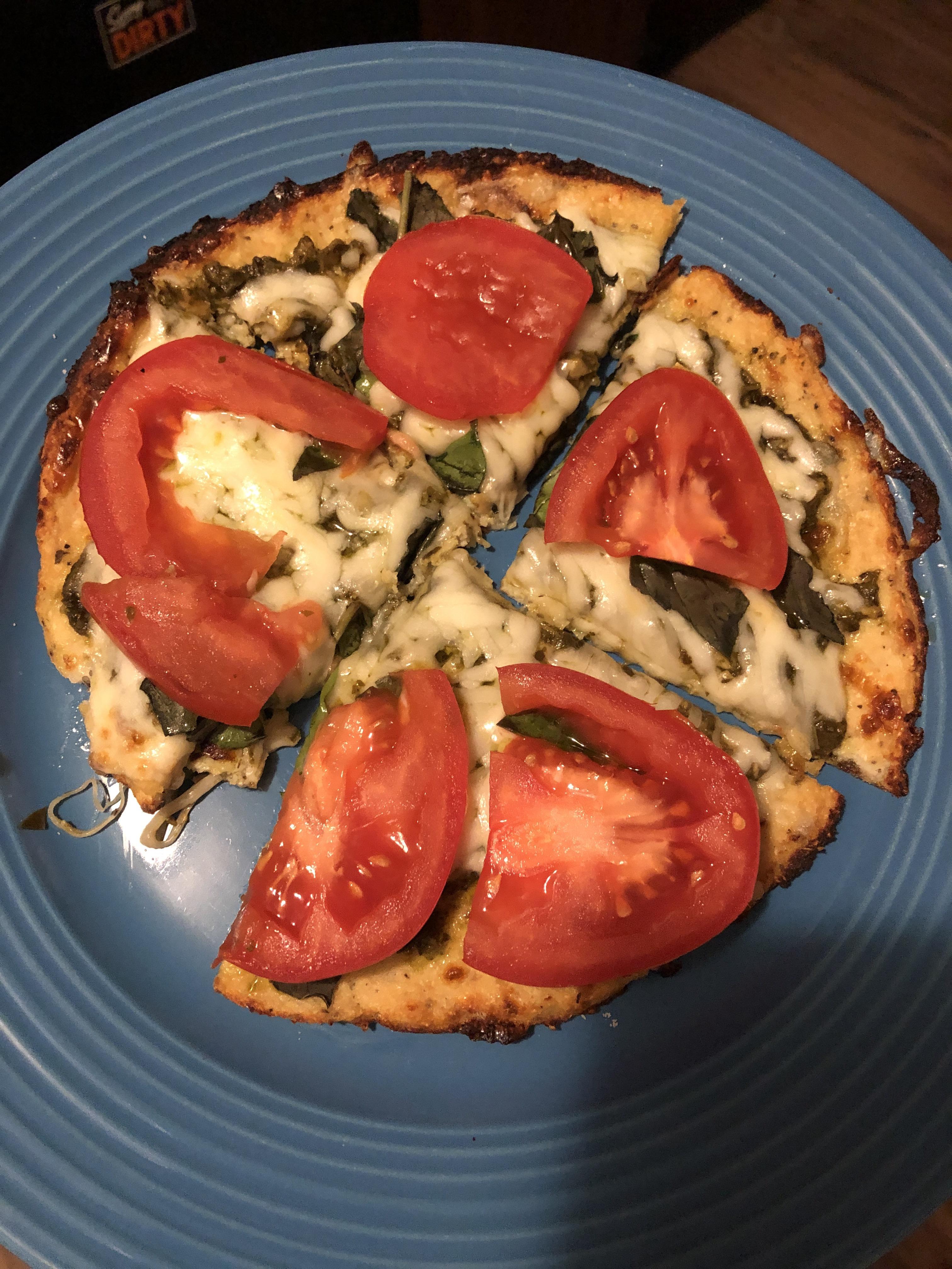 Delicious margherita pizza with a cauliflower crust for 317 calories