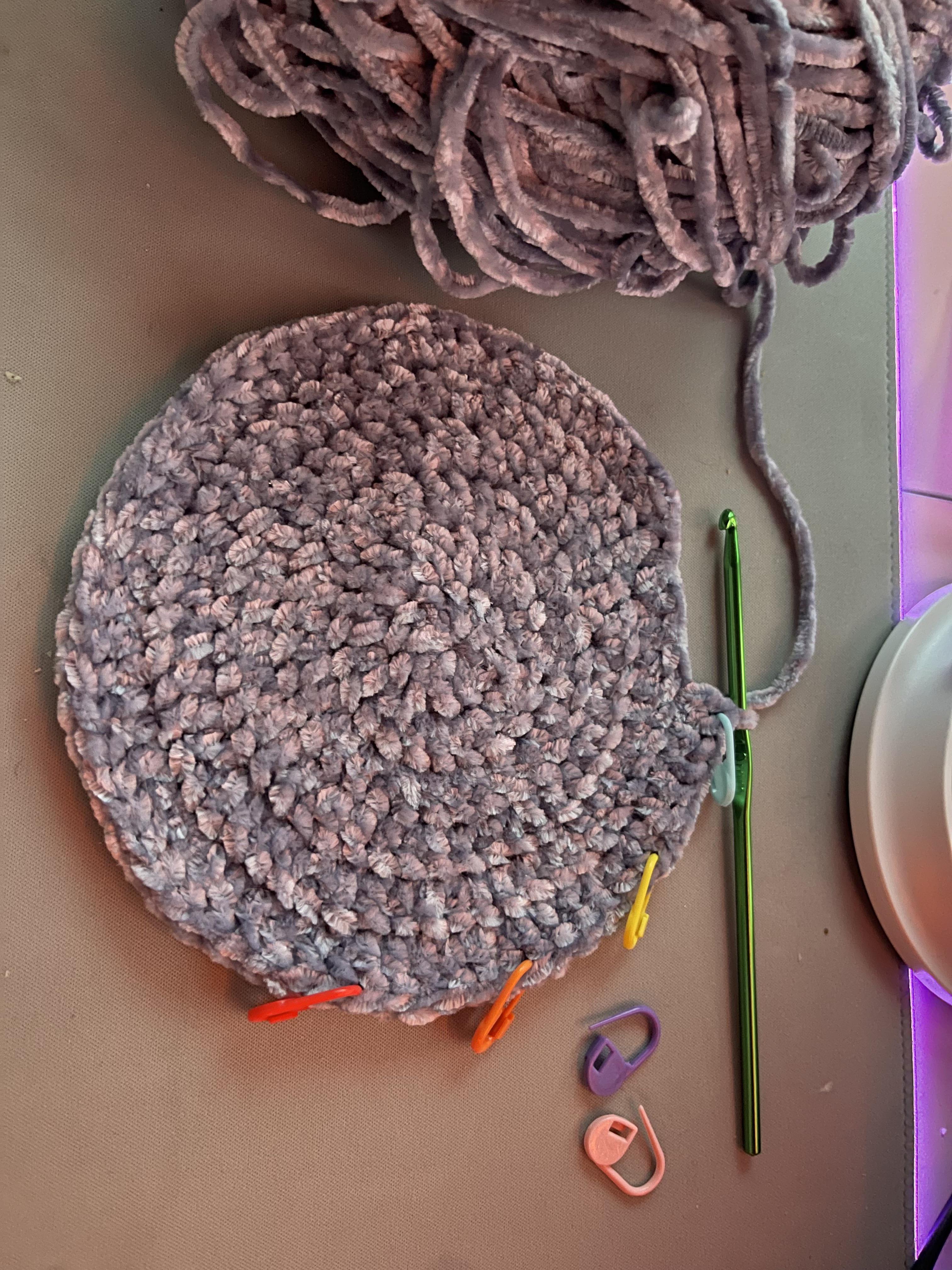 Pretty new to crochet, Working with velvet yarn is pretty tough, any