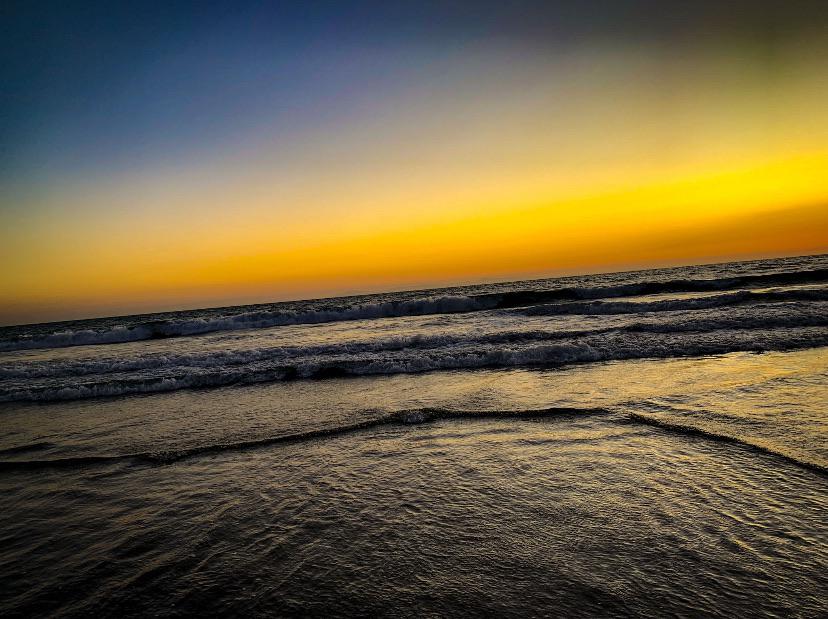 Picture of the sunset at Newport Beach, California r/pics