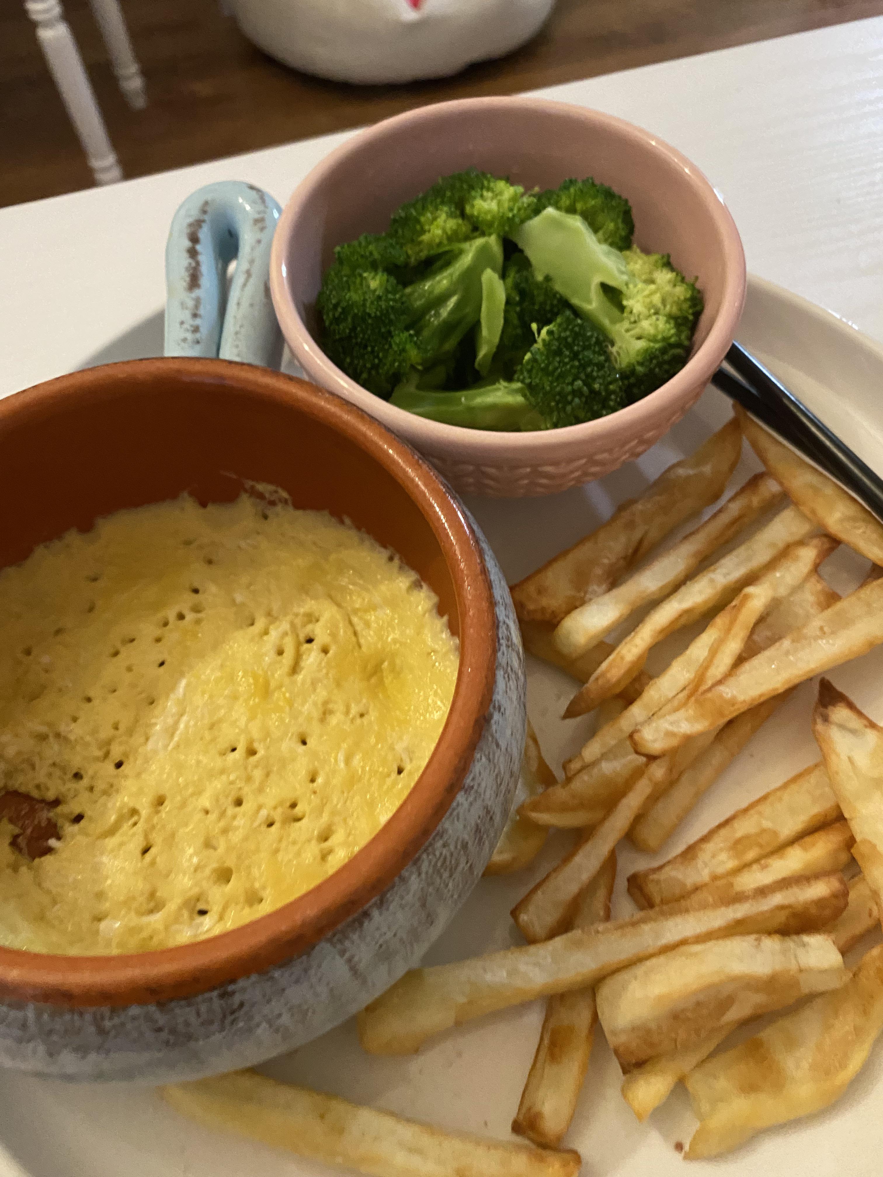 air fryer fries are so good???? add a bit avocado oil and its so crispy