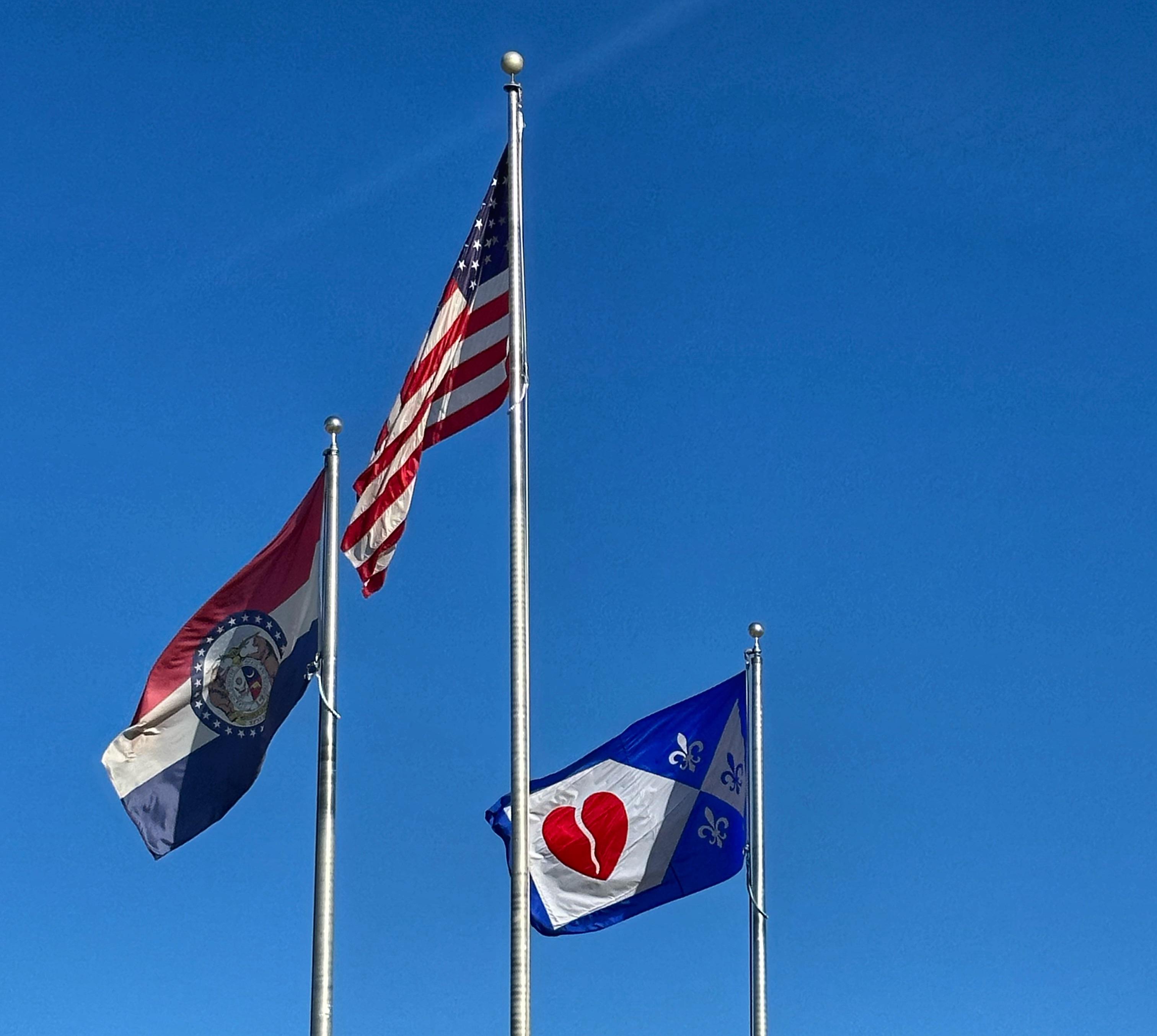 Flag of Creve Coeur, Missouri (named for broken heart in French) r