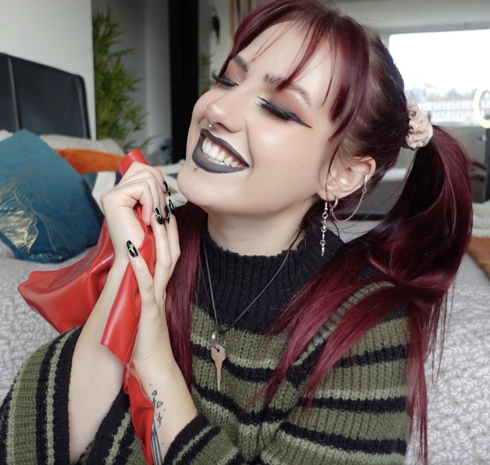 I think my nose is pretty cute! (Ivy Fox) : NoseKink