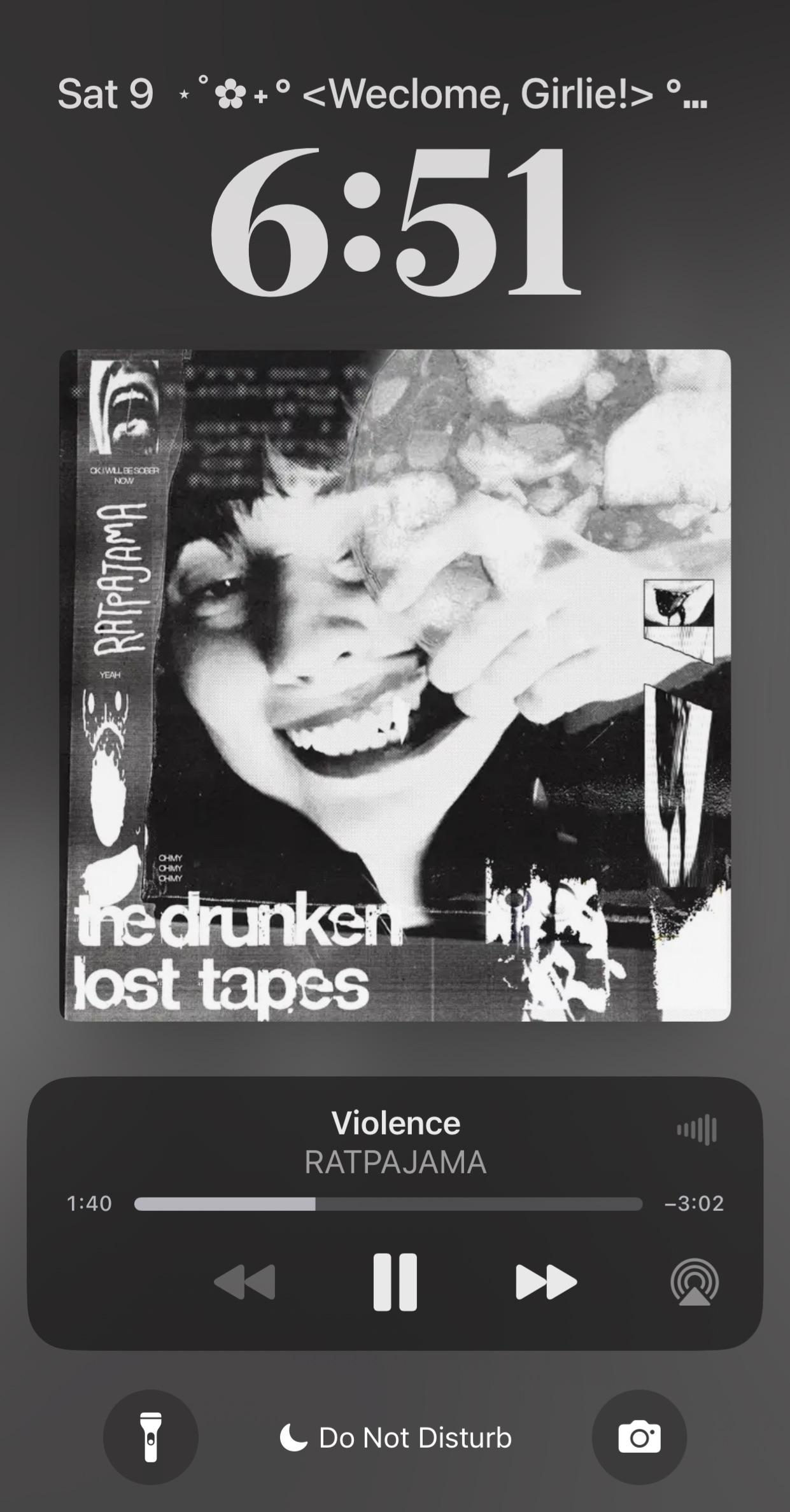 ˚୨୧⋆｡˚"Break my heart, just consume me"˚｡⋆୨୧˚ (this is a goth song, pls