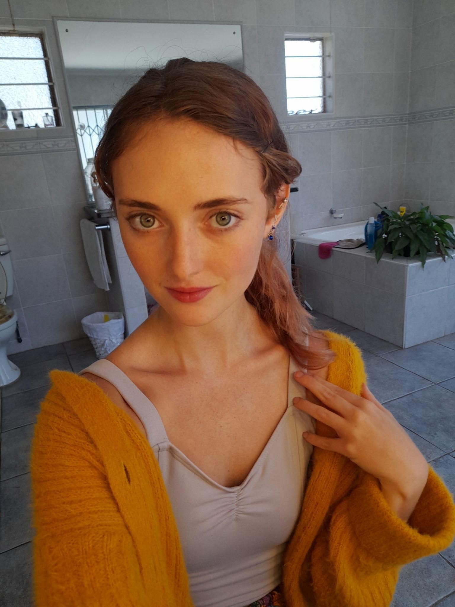 Just your everyday hottie next door, making your heart race. F18 r