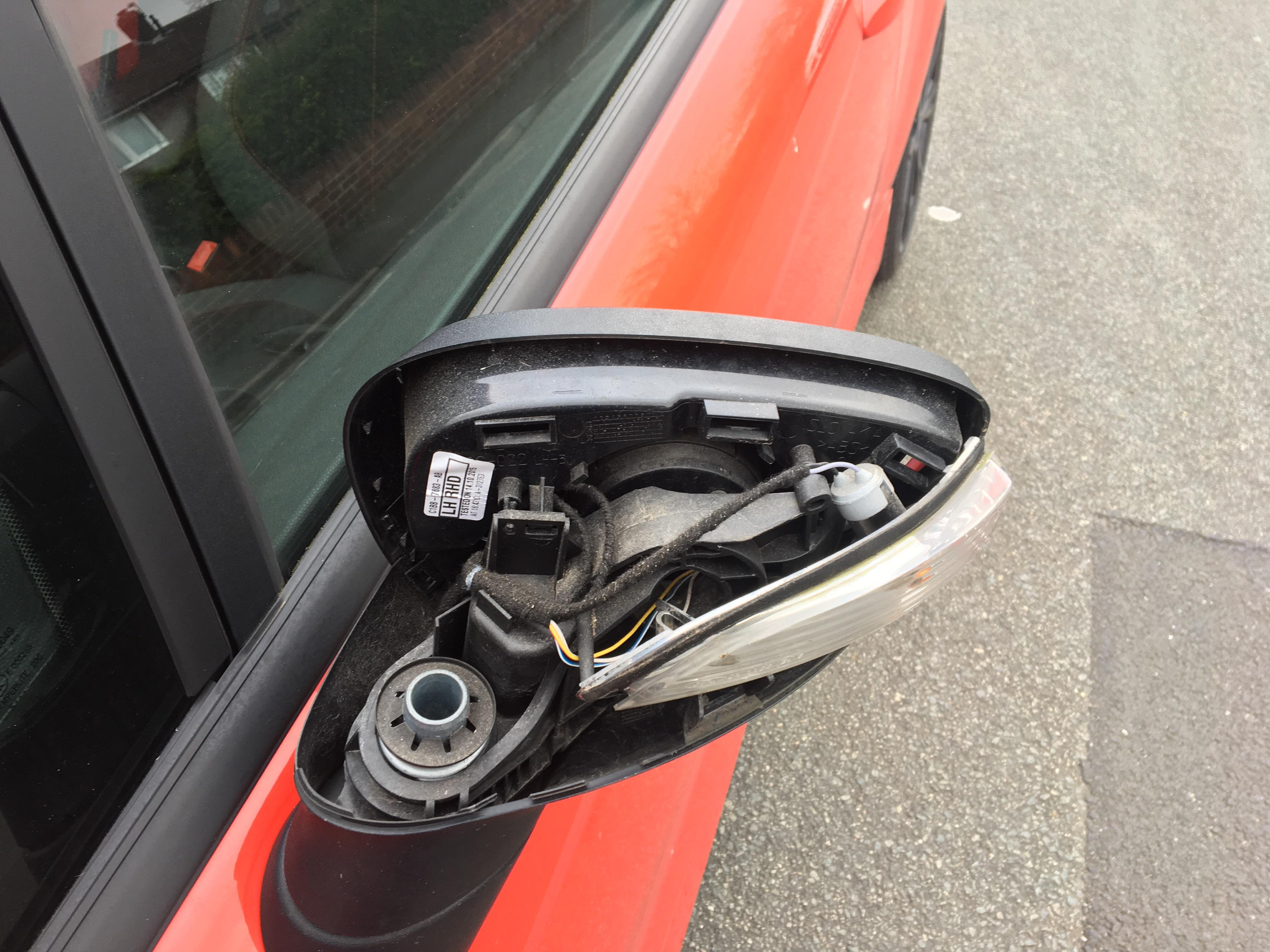 Someone stole the wing mirror cover while I was in work ( r/FordFocus