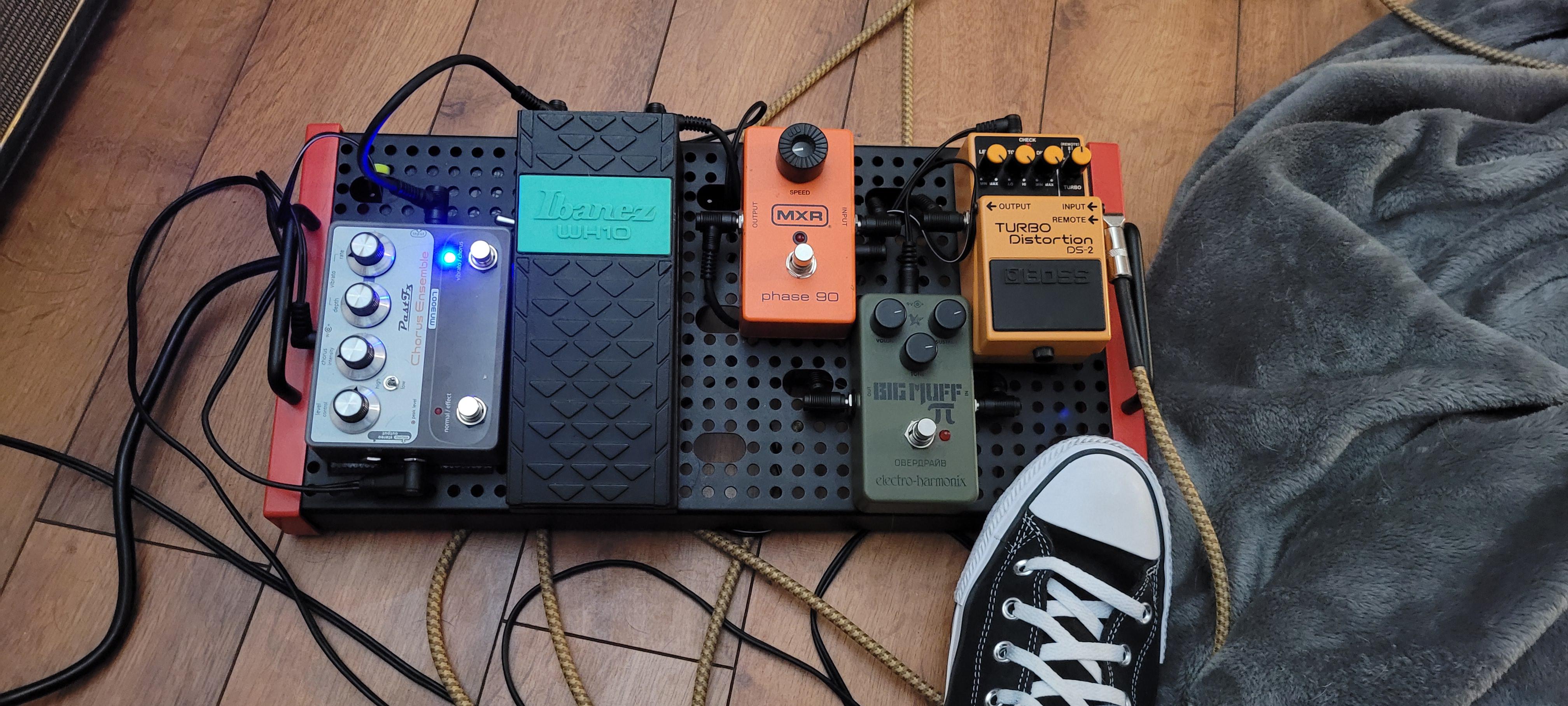 My californiacation era inspired pedal board r/John_Frusciante