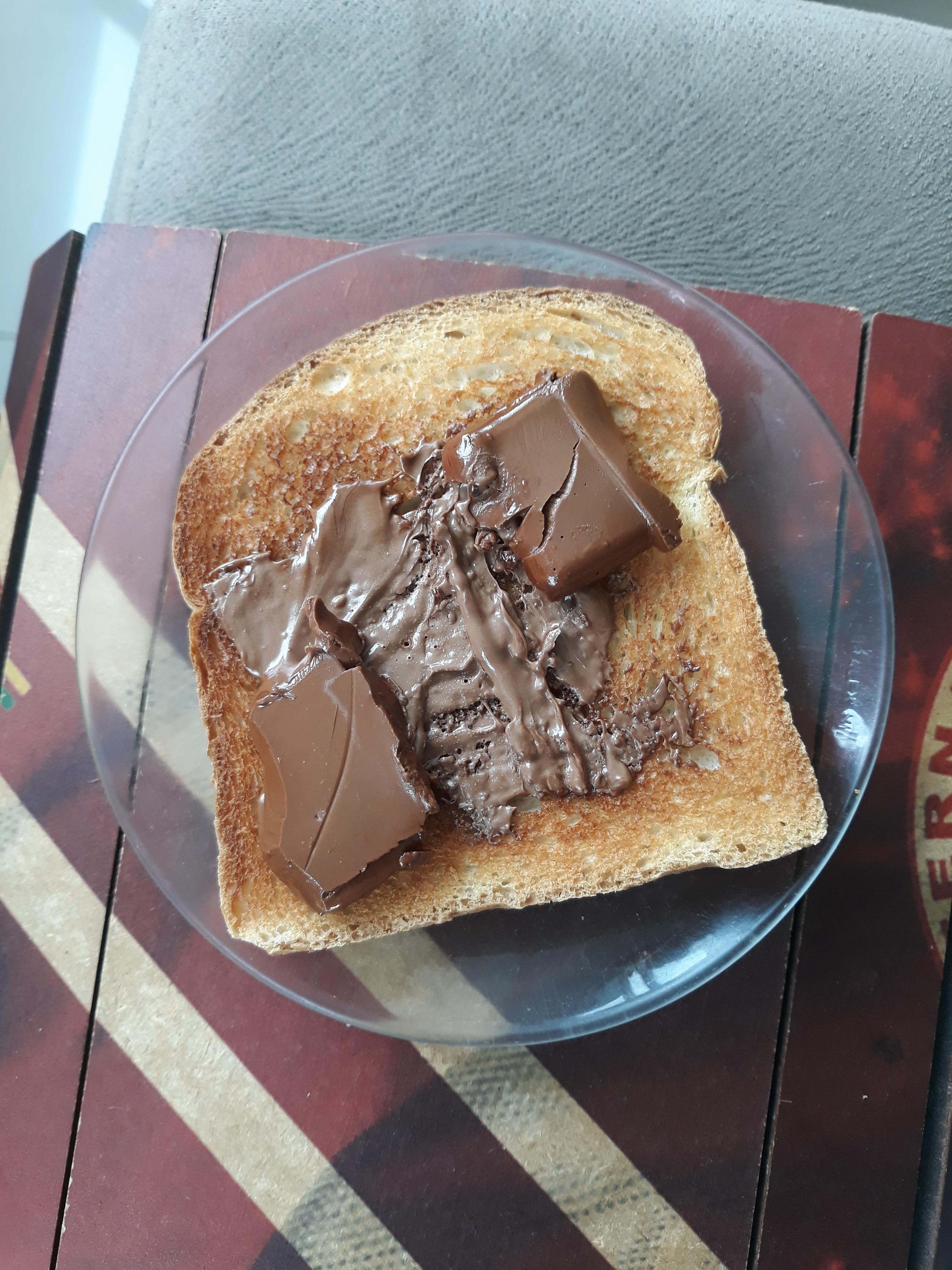 Microwaved chocolate on a toast r/shittyfoodporn