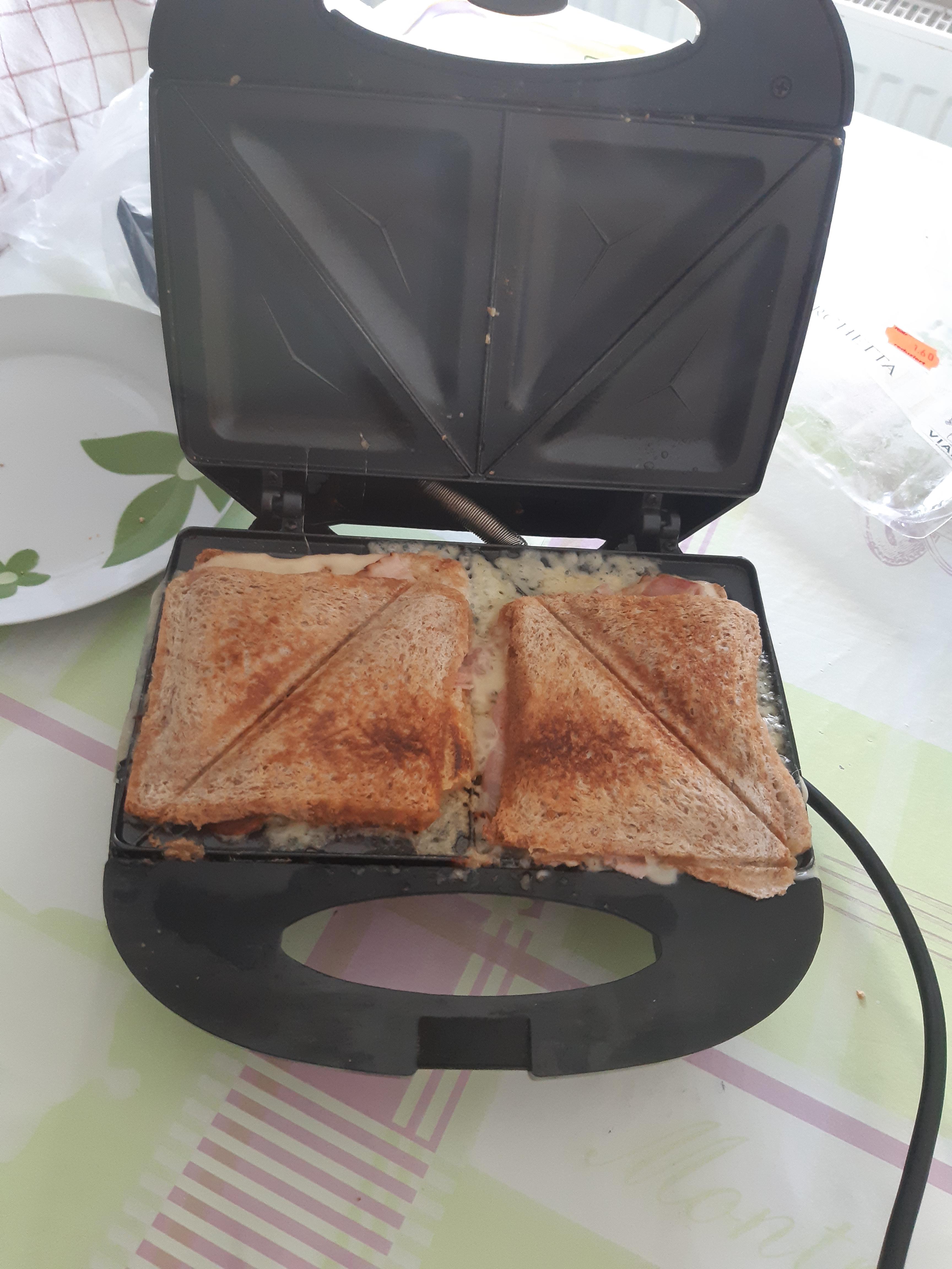 Grilled Cheese and Mortadella Sandviches! Who wants some? r/teenagers