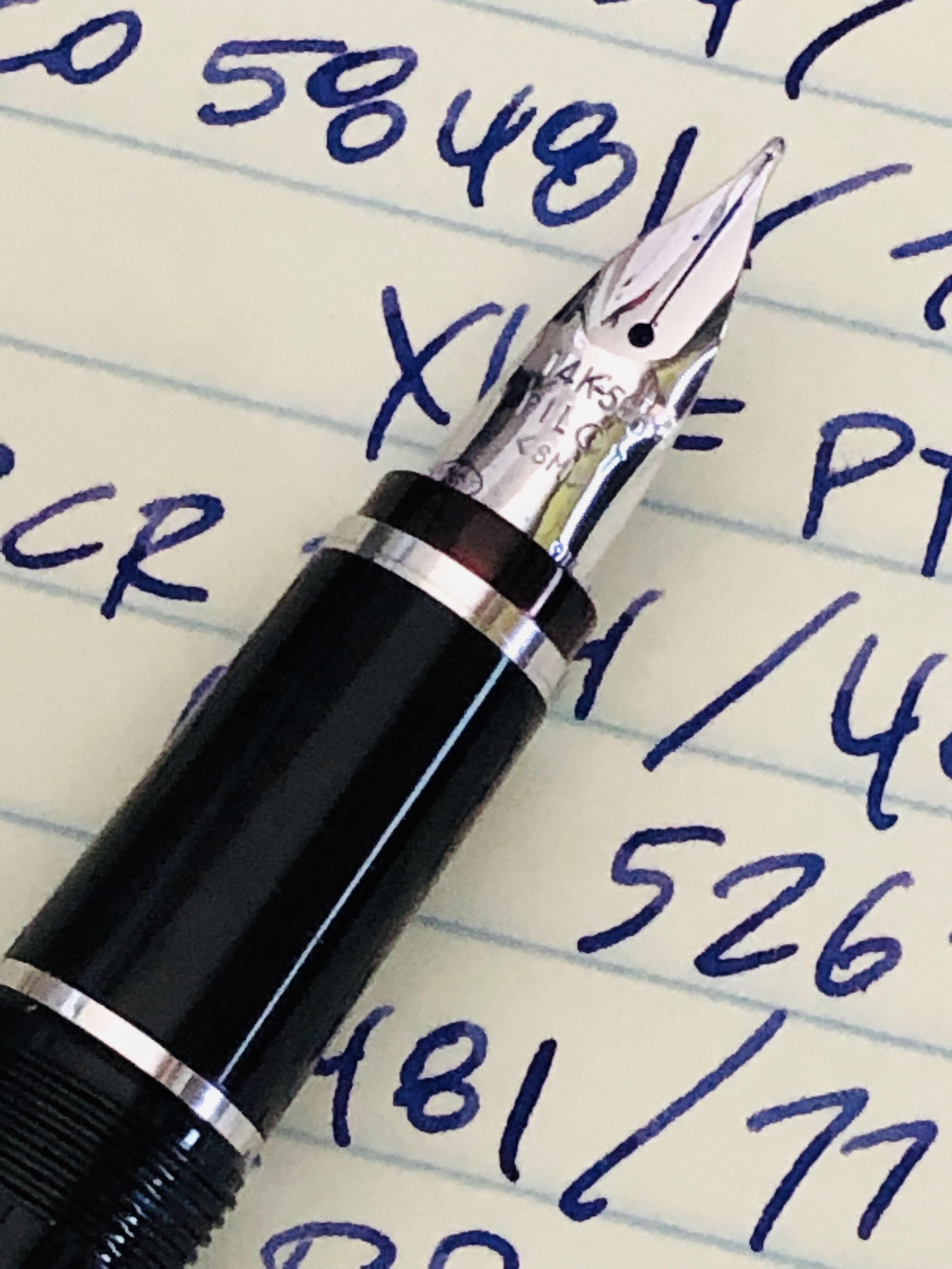‪Pilot Falcon fountain pen, 14k gold nib, soft medium. A fast wet