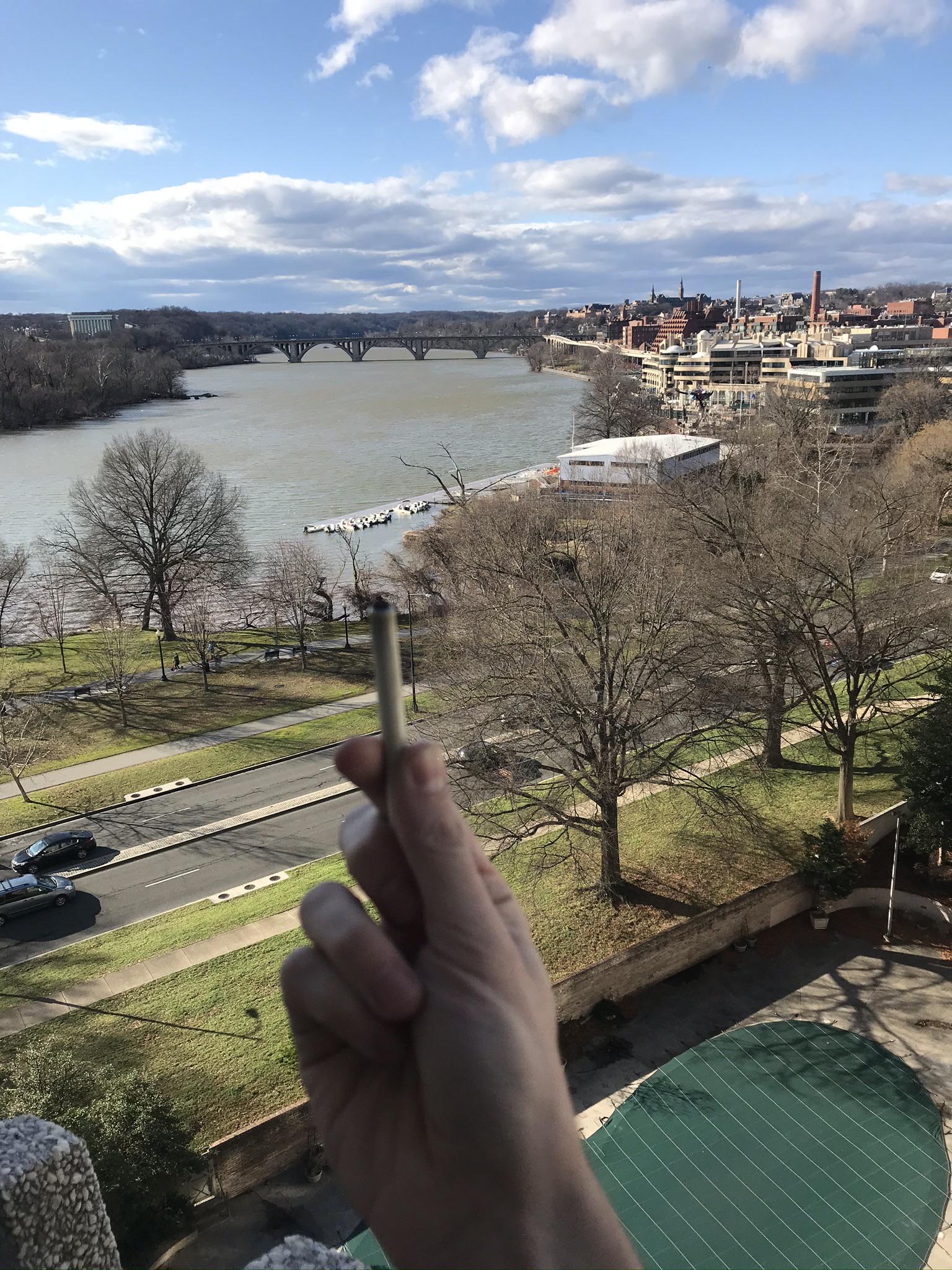 30th bday smoke spot balcony at the Watergate hotel 🇺🇸 r/weed