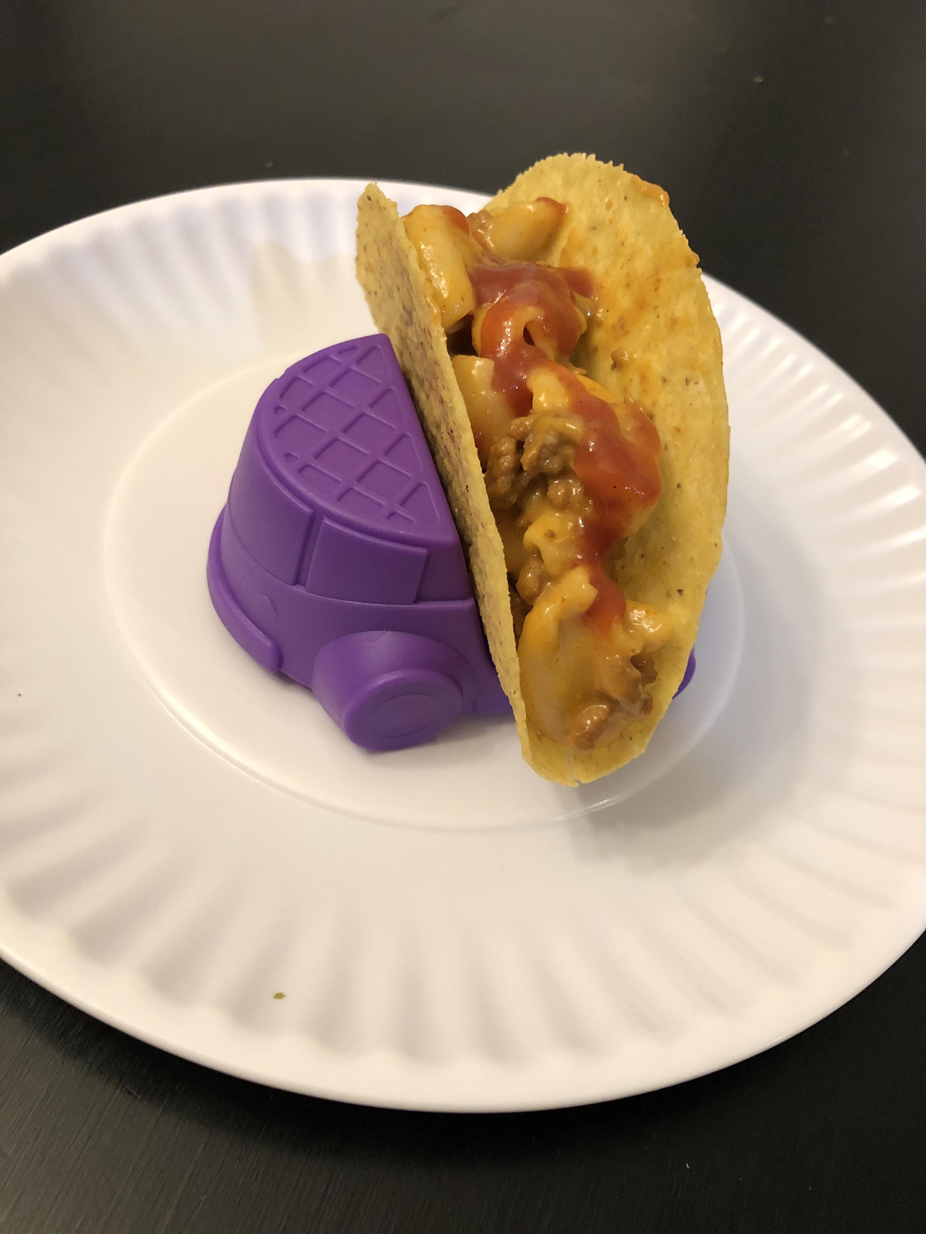 Hamburger Helper taco. Del taco sauce. Magnifico. r/shittyfoodporn