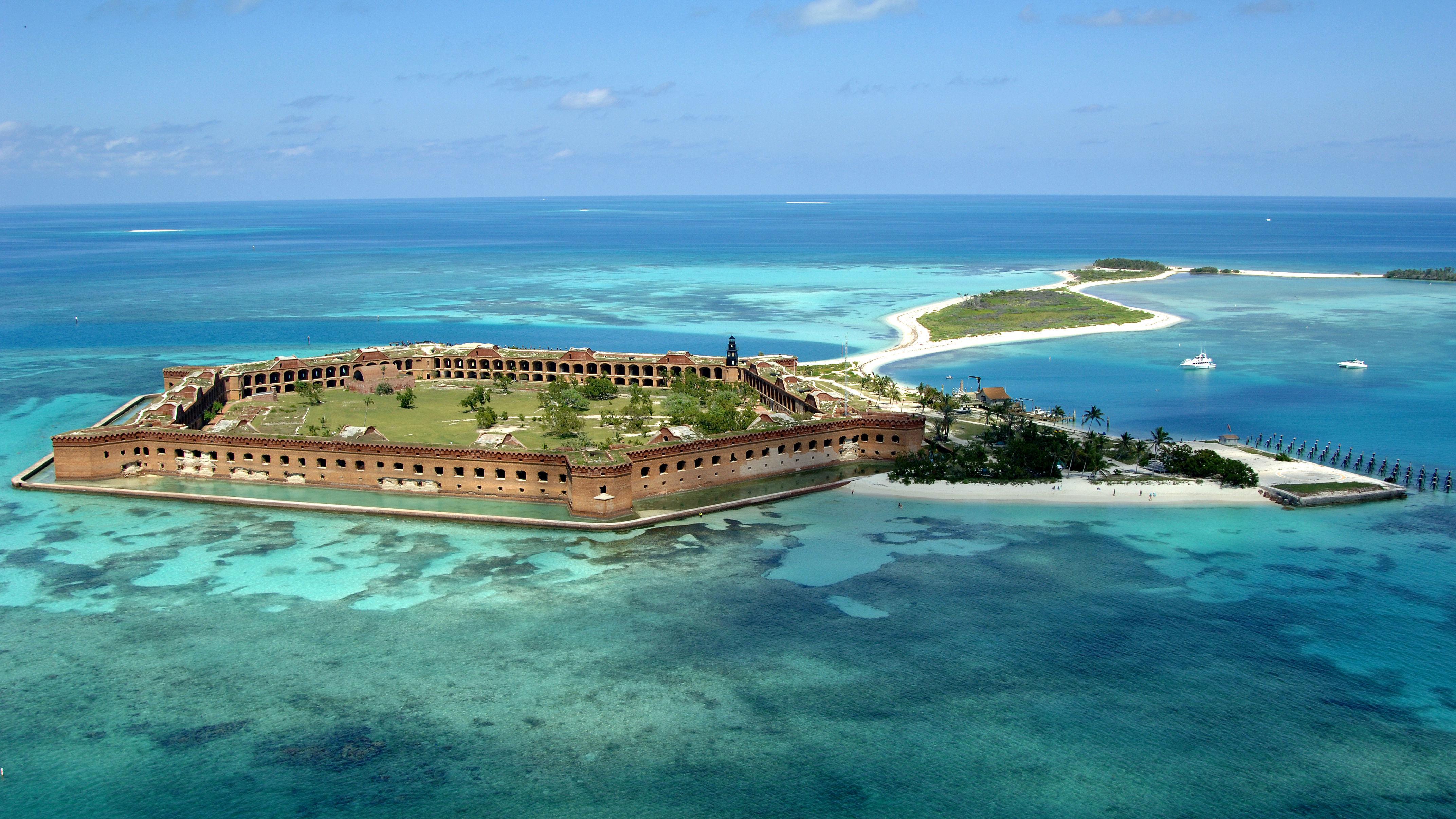 It takes about 2.5 hours to reach the island. Fort Jefferson National Park, Dry Tortugas, Florida [4288X2412] r