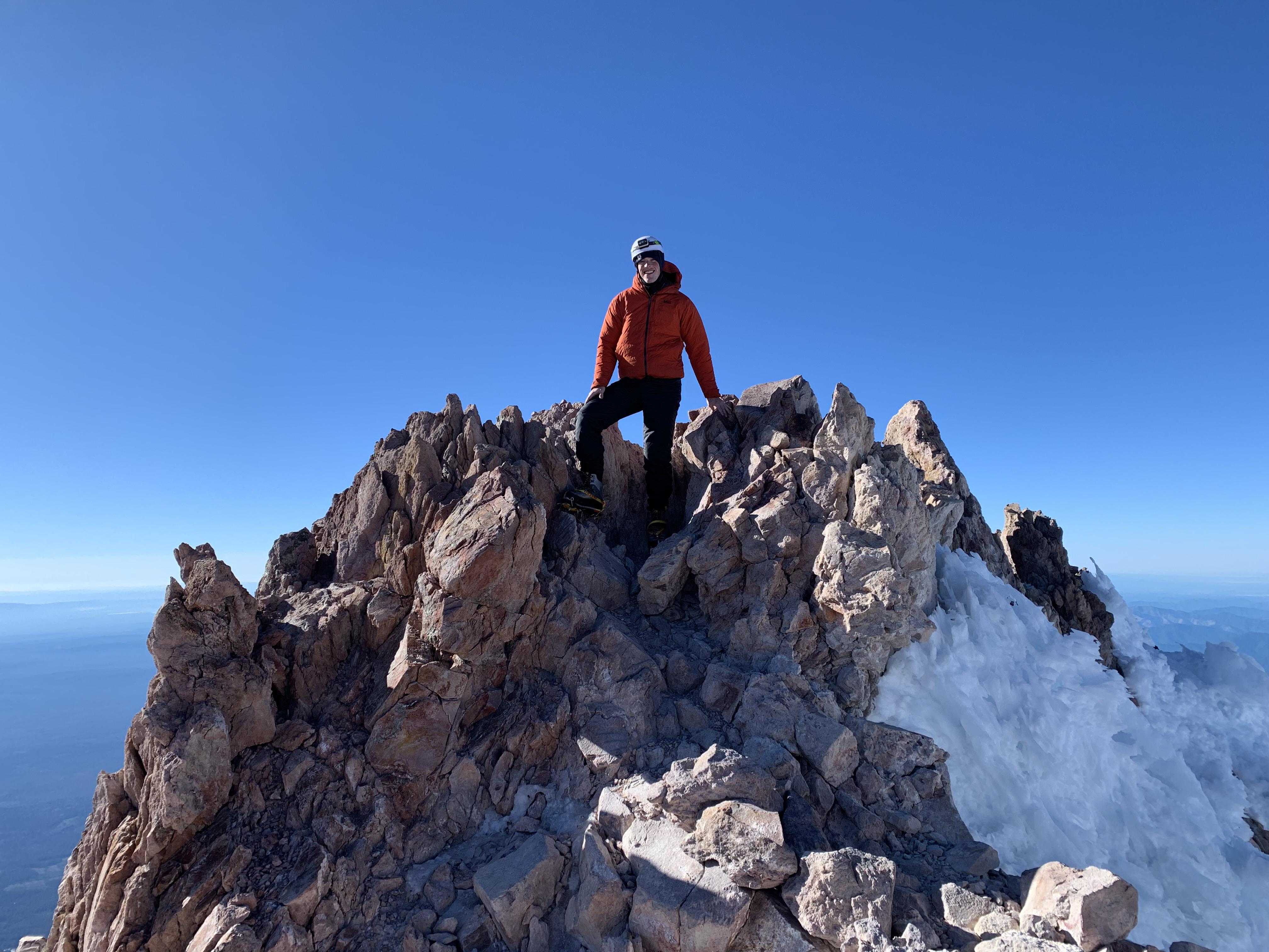 My first 14er! Mt Shasta summit this morning r/Mountaineering