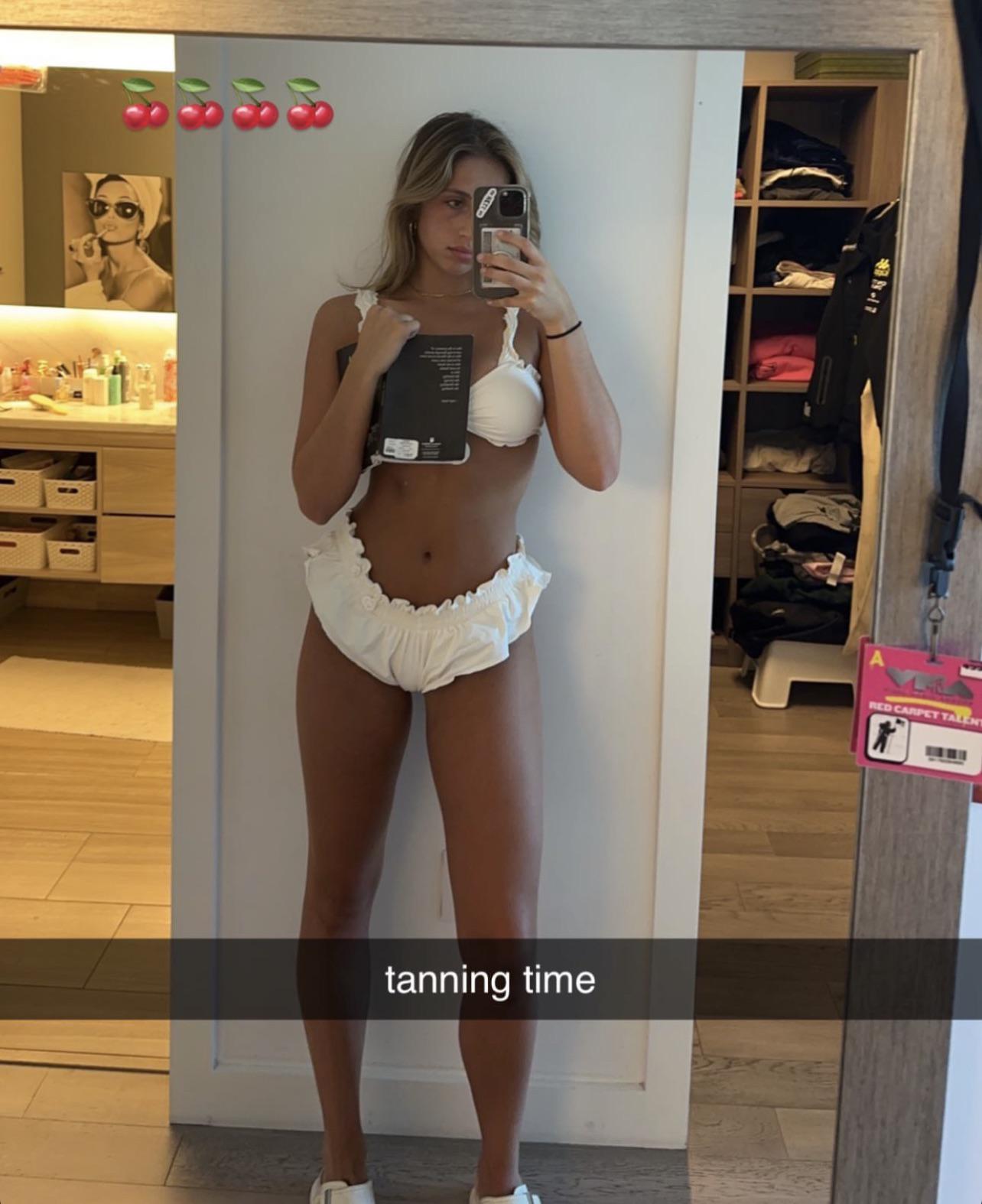 Tate McRae : CelebrityBelly